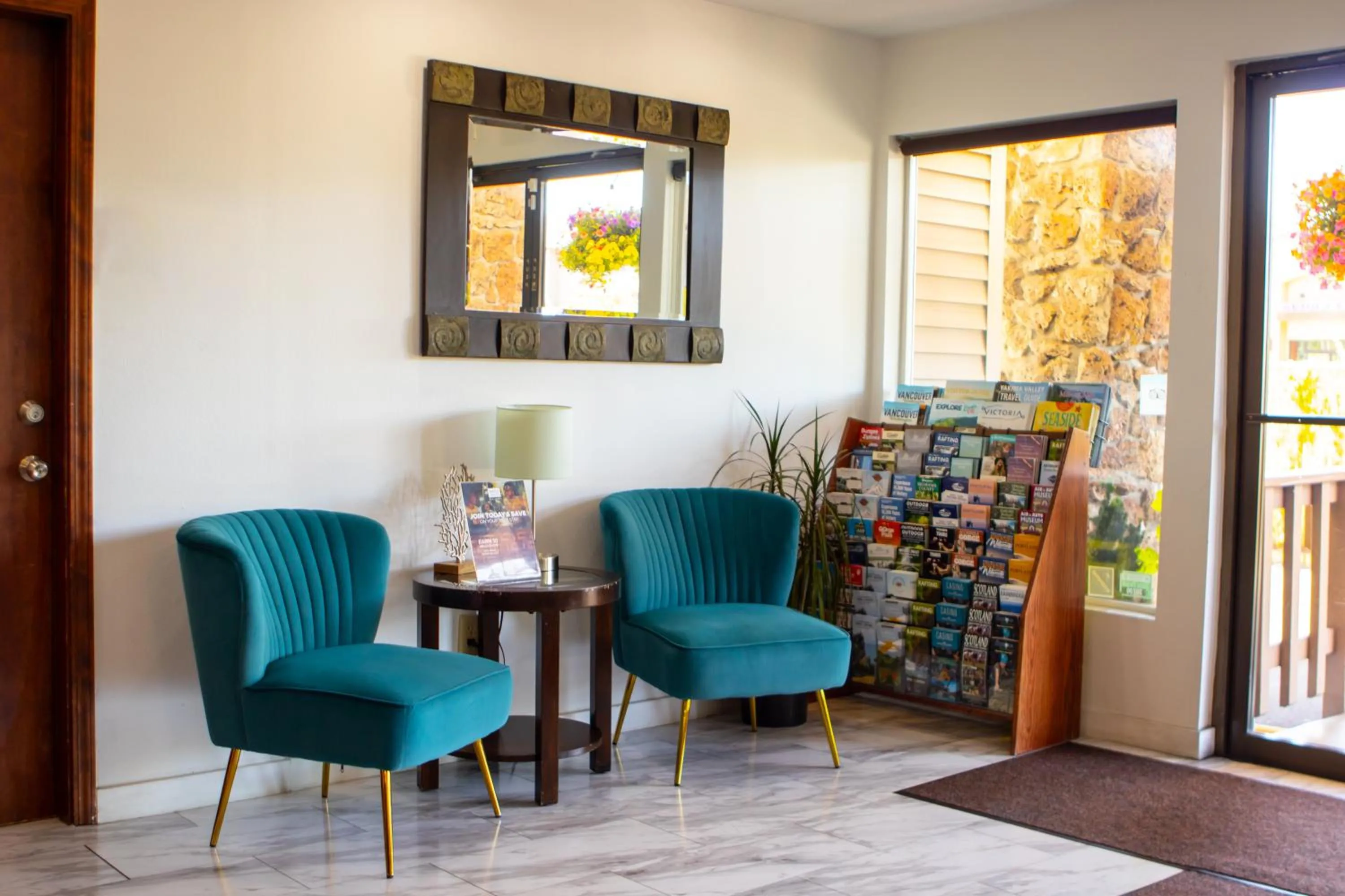Seating area in Red Lion Inn & Suites Vancouver