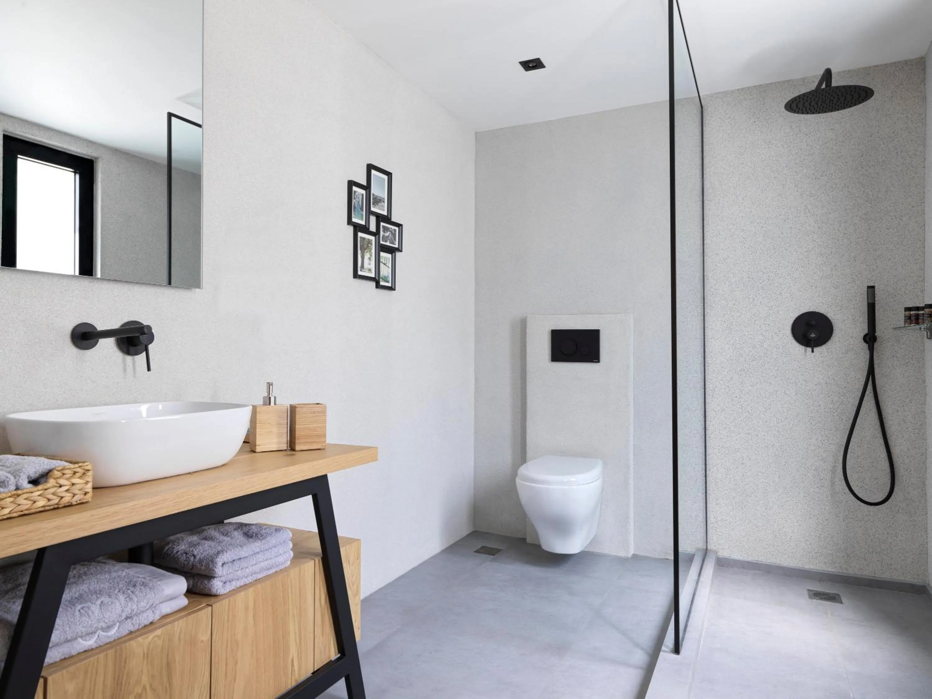 Shower in Kolonaki 8 - Design Suites & Lofts