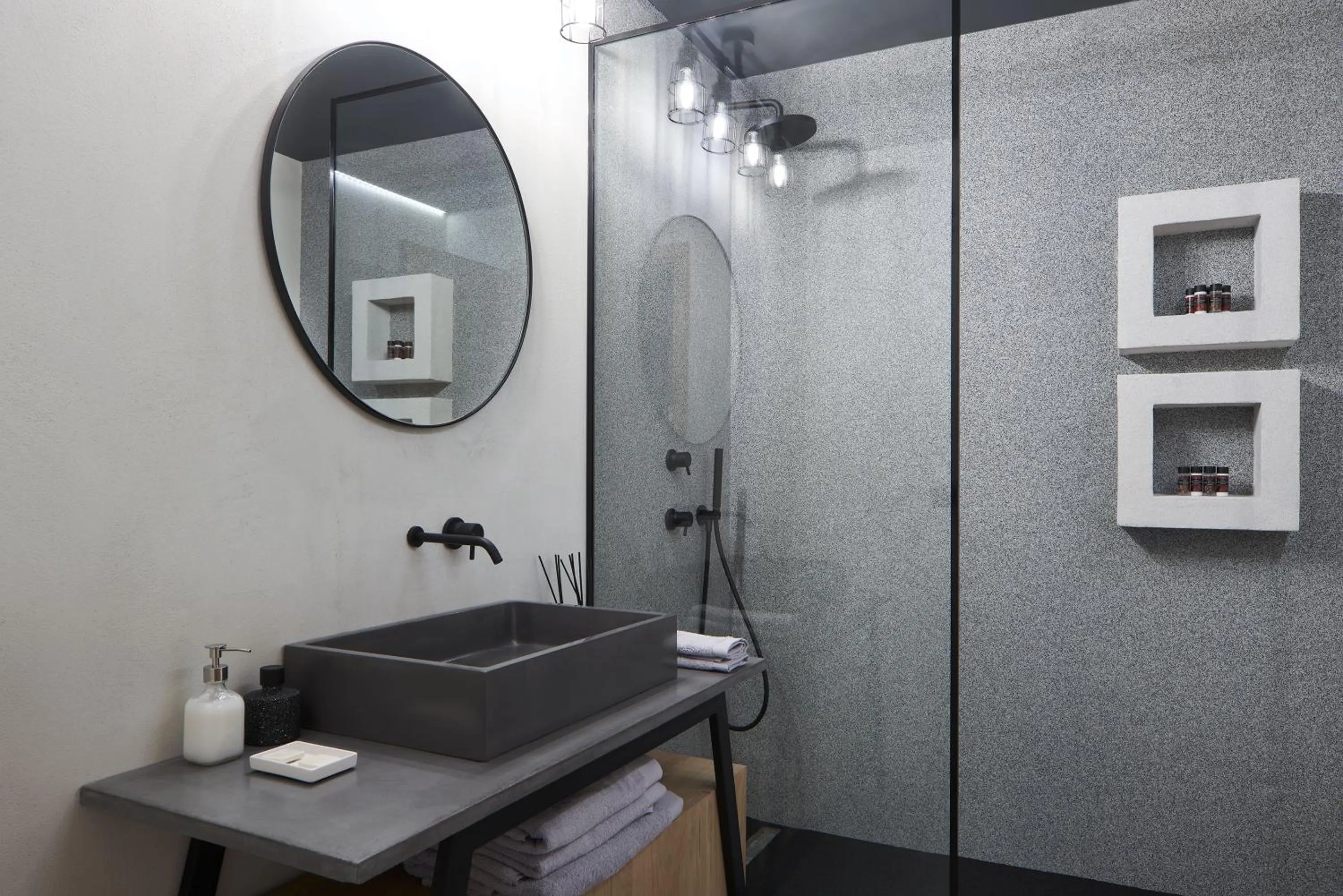 Shower in Kolonaki 8 - Design Suites & Lofts