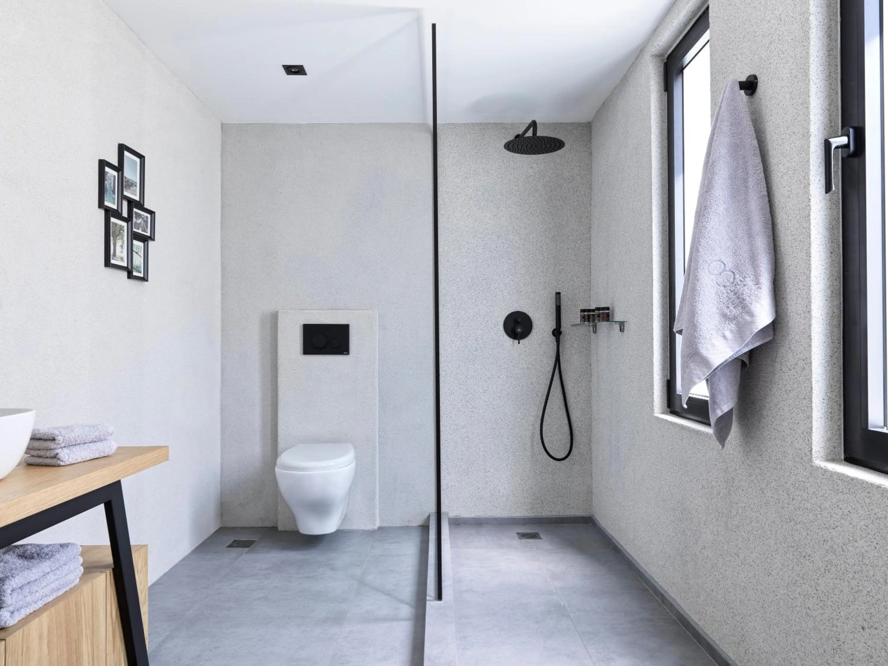 Shower in Kolonaki 8 - Design Suites & Lofts