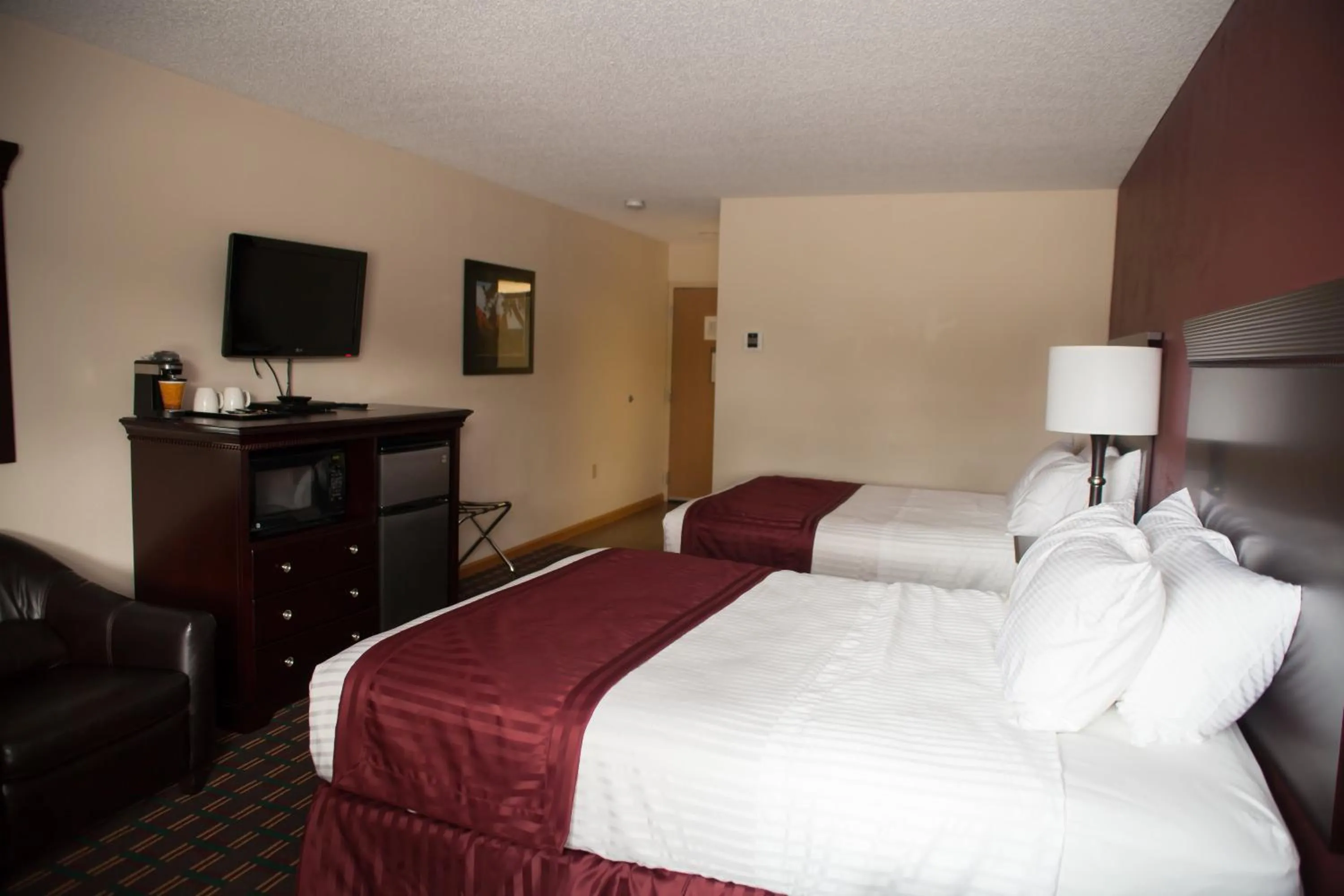 Photo of the whole room, Bed in Harrington Inn