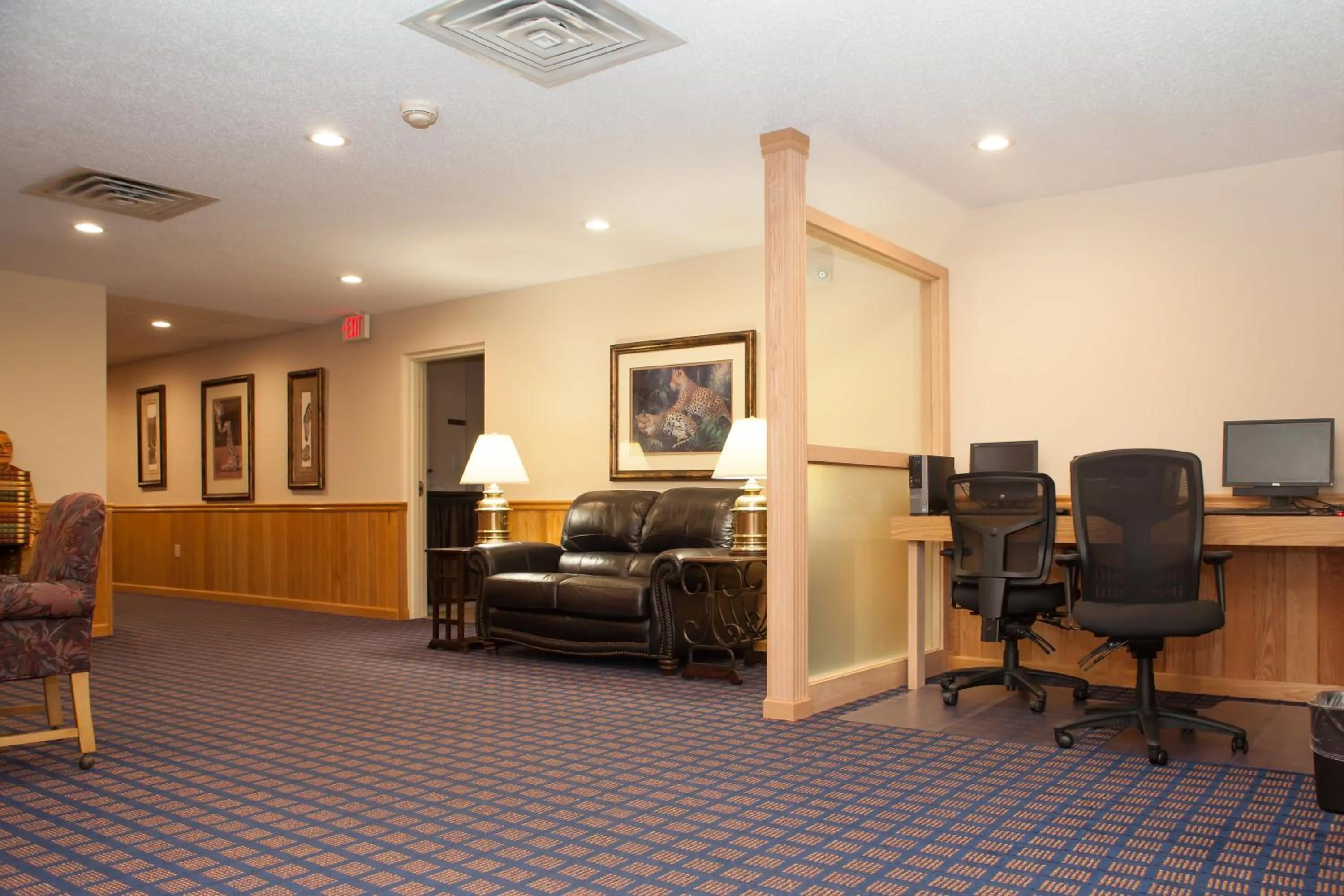 Communal lounge/ TV room in Harrington Inn