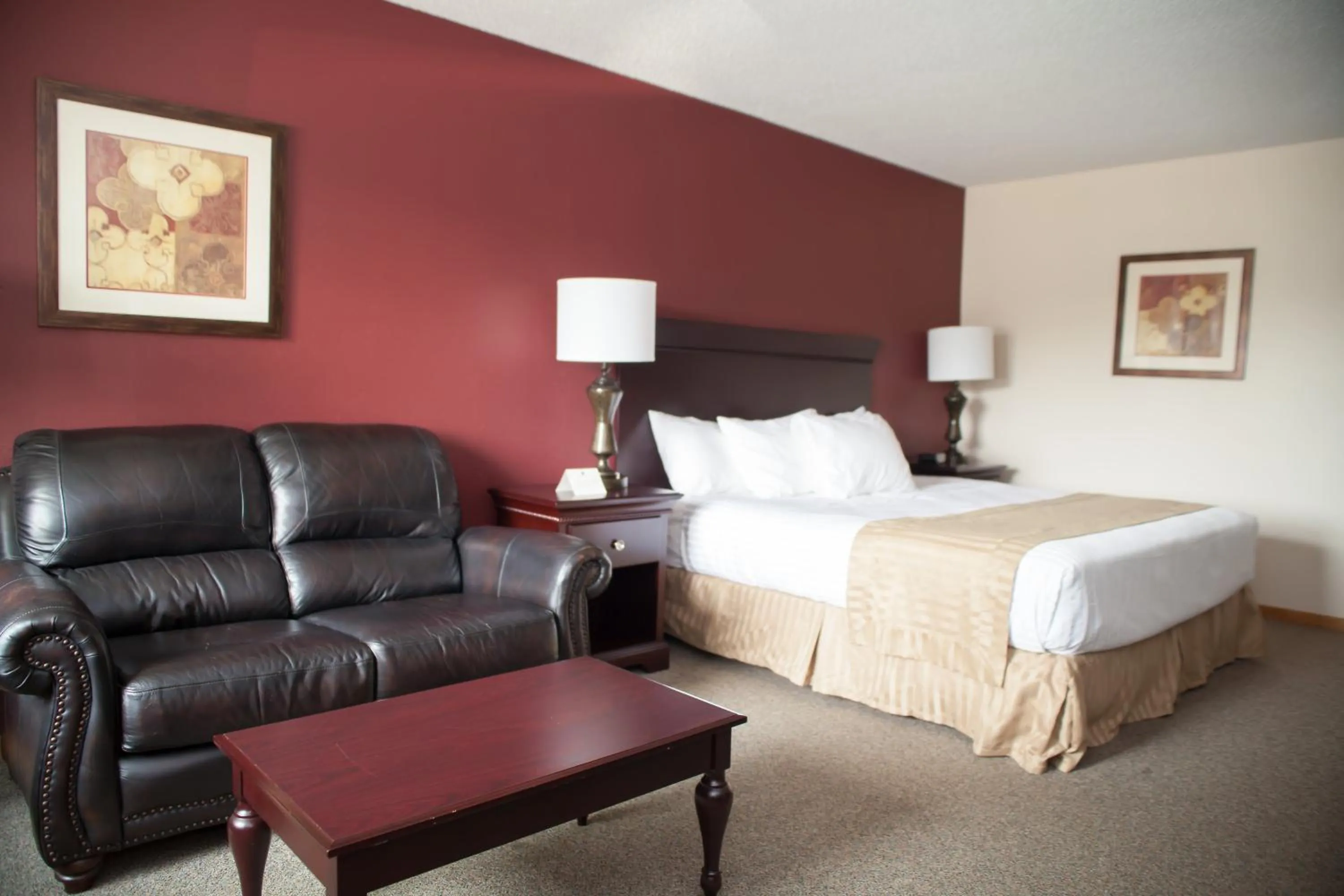 Photo of the whole room, Bed in Harrington Inn