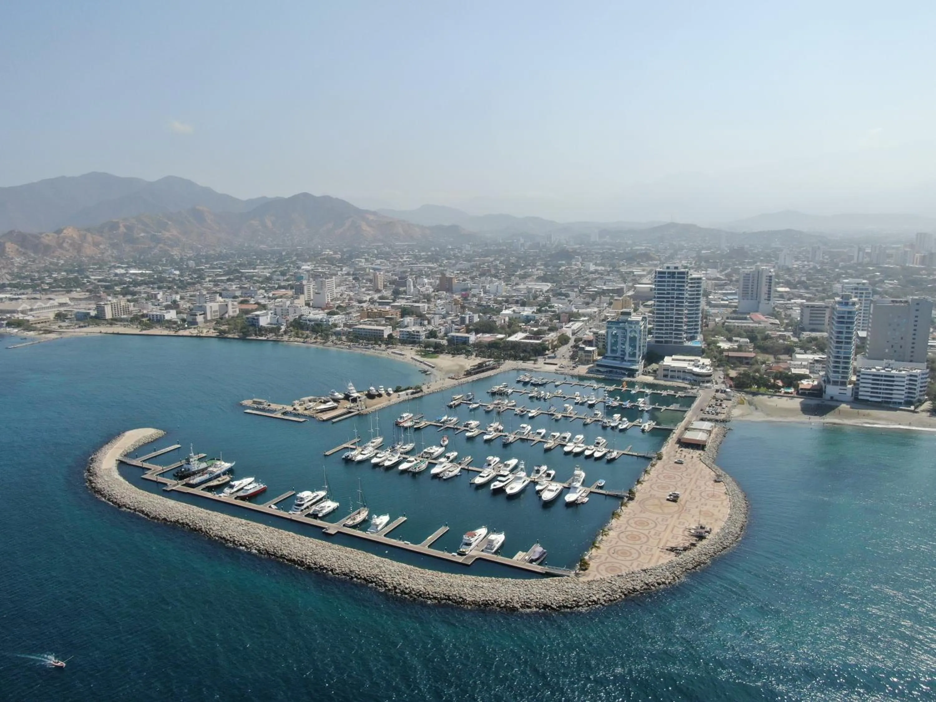 Beach in Grand Marina Suites Santa Marta