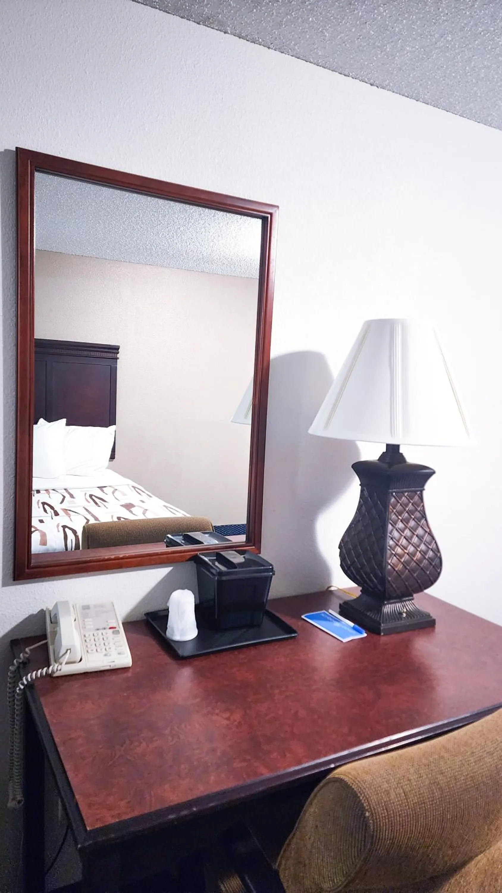 hair dresser, Bed in Rodeway Inn Helena