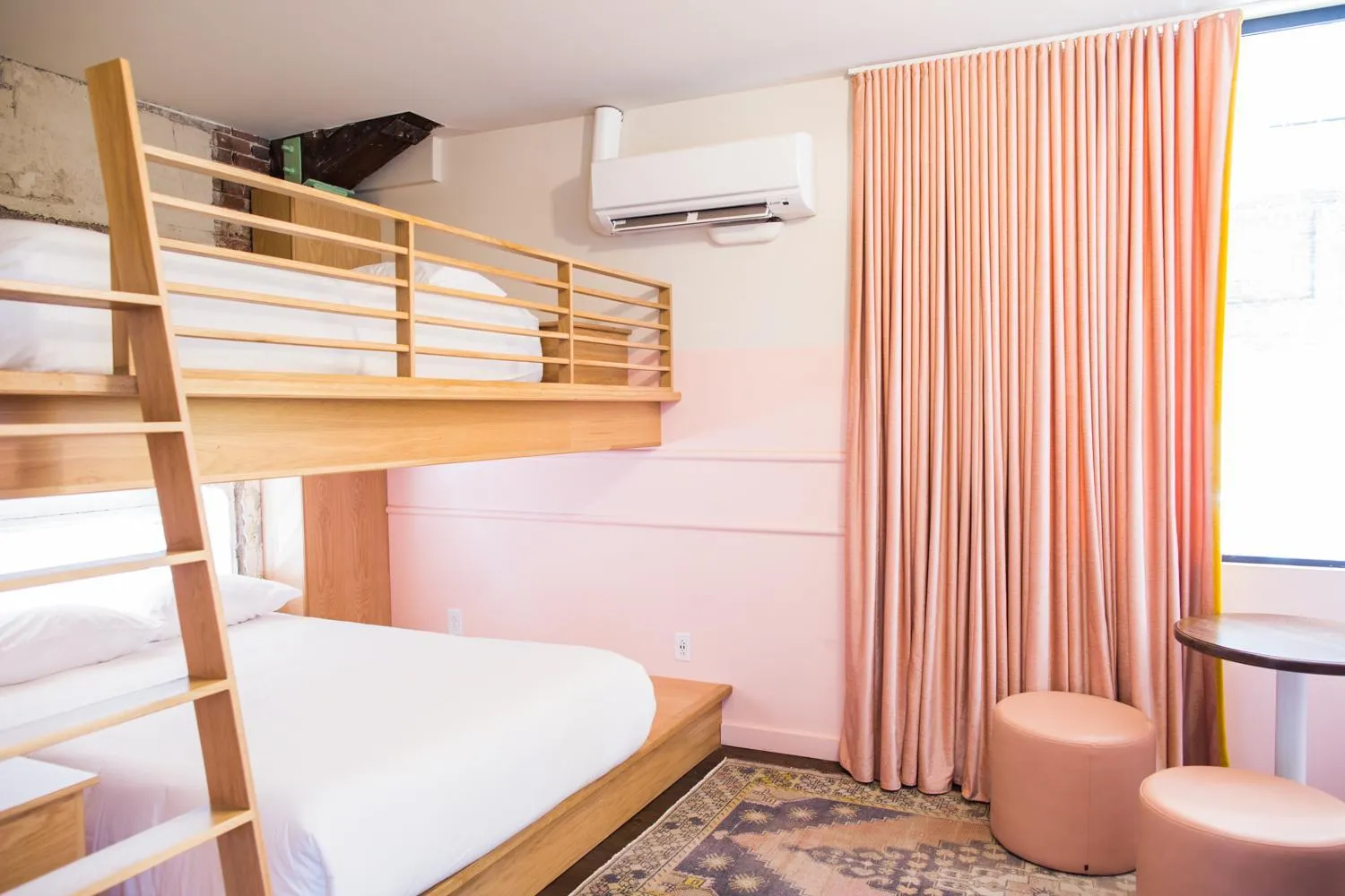 Bedroom, Bed in The Russell