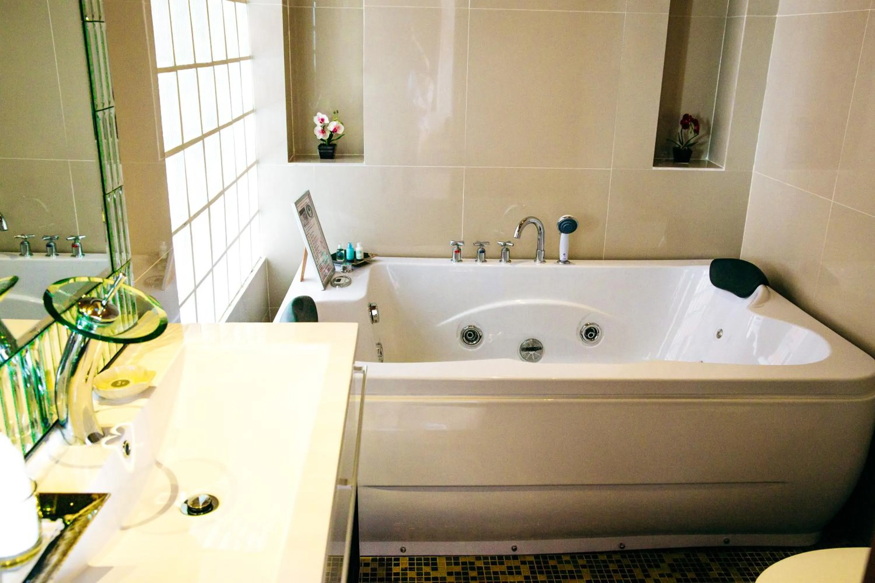 Bathroom in Dhevan Dara Beach Villa Kuiburi