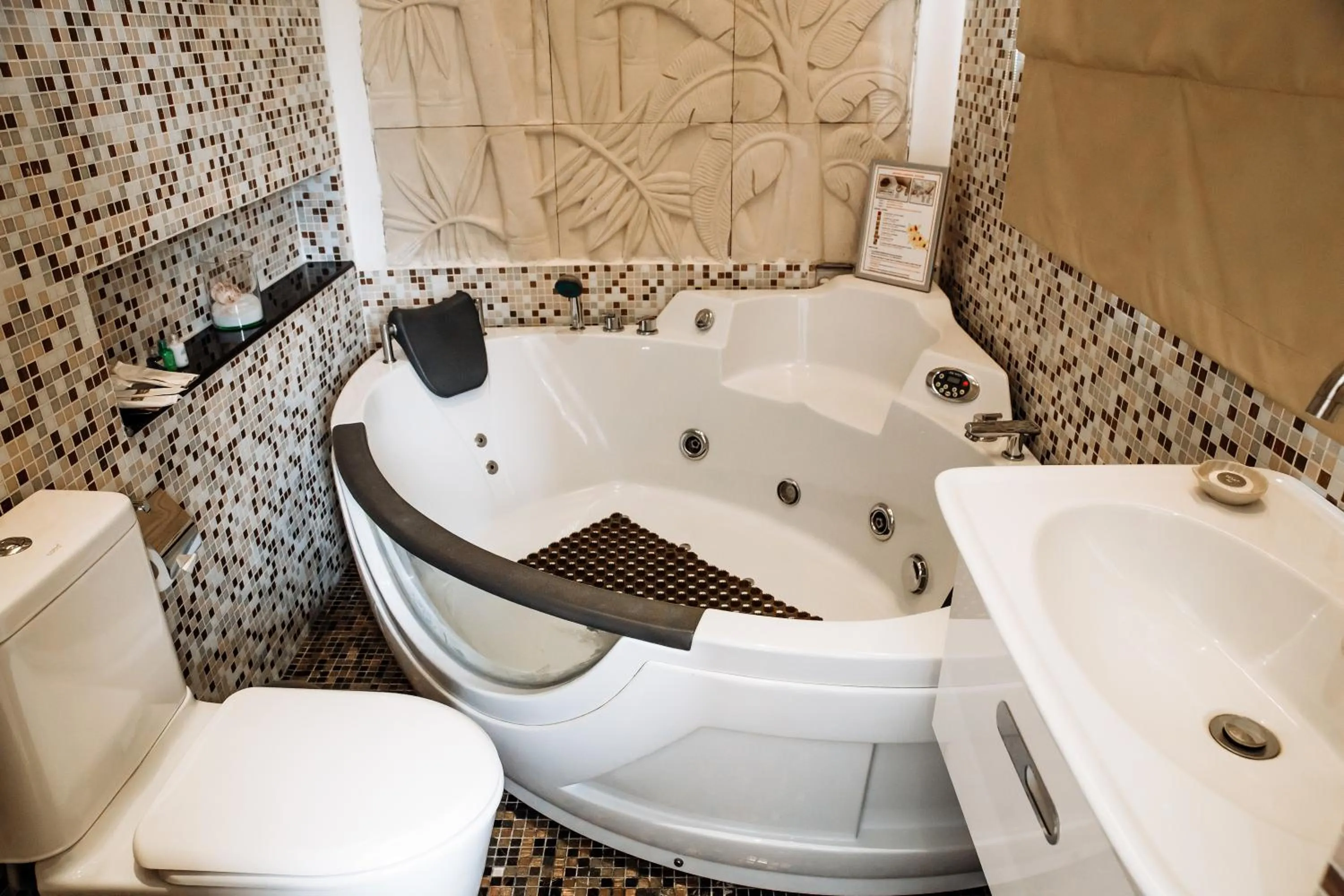 Bathroom in Dhevan Dara Beach Villa Kuiburi