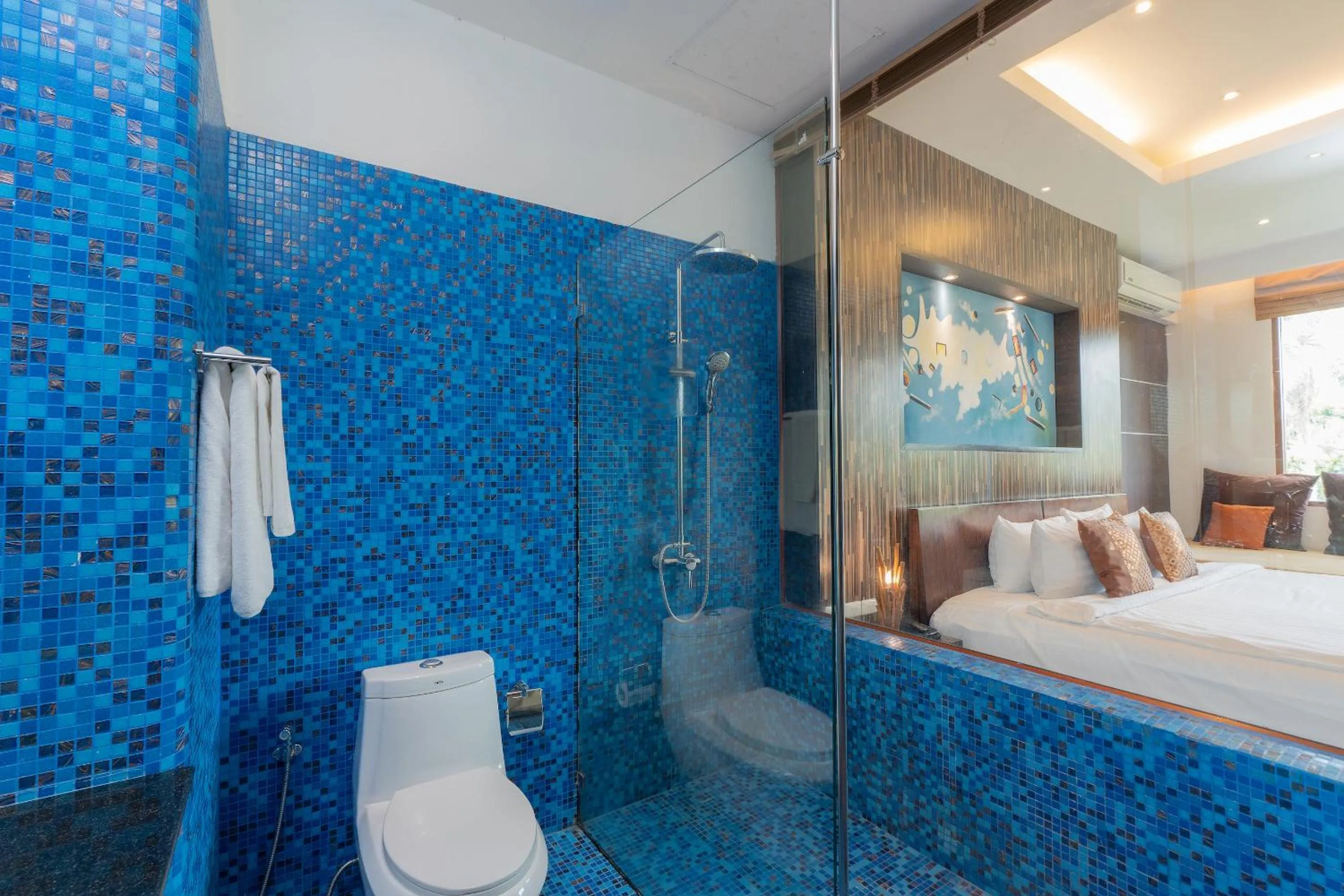 Bathroom, Bed in Dhevan Dara Beach Villa Kuiburi