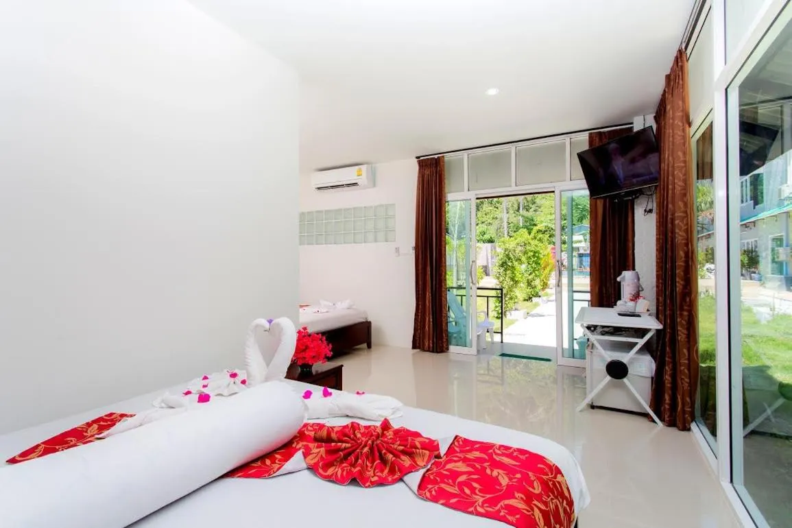 Bedroom, Bed in Phi Phi Maiyada Resort