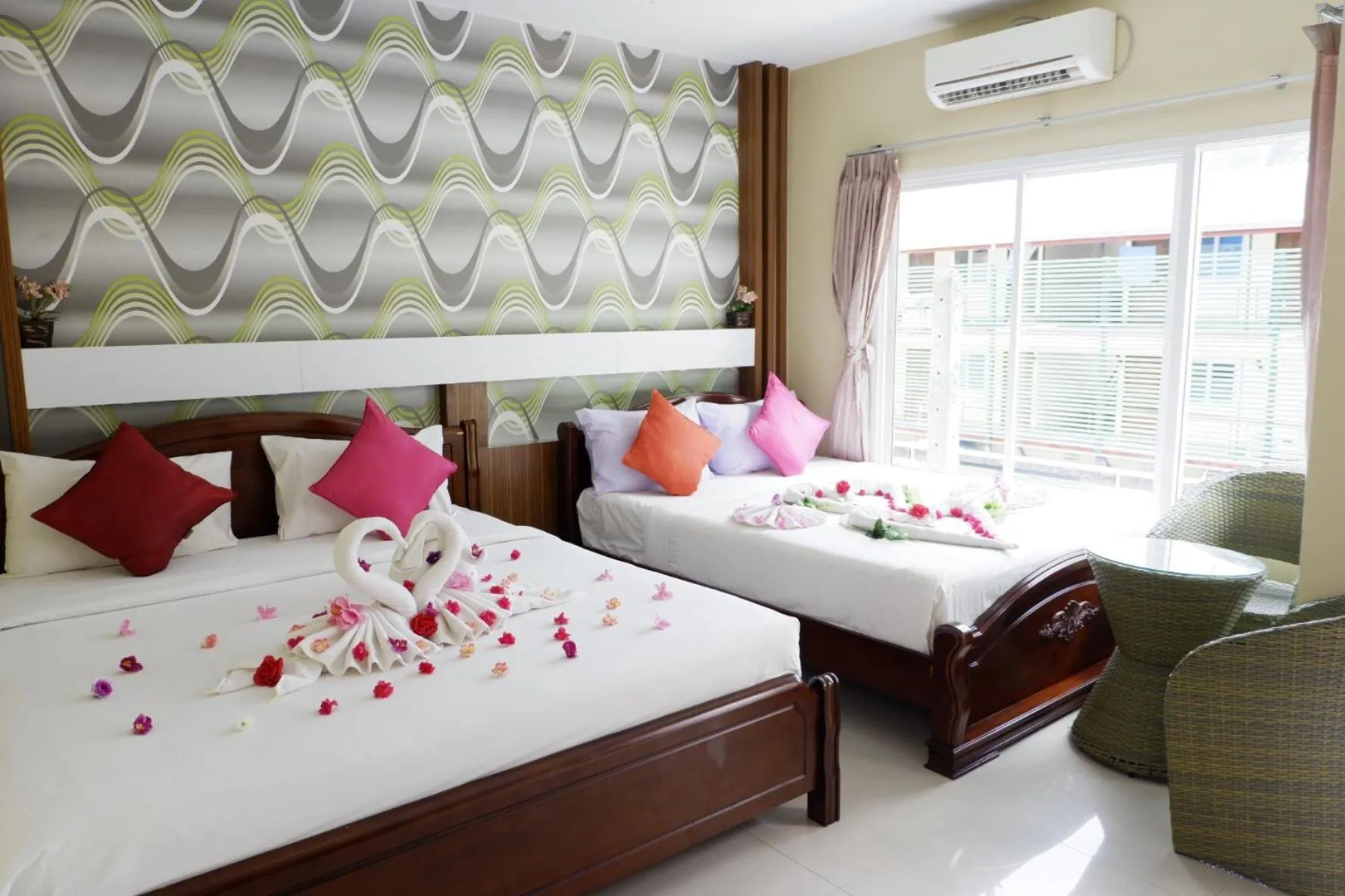 Bedroom, Bed in Phi Phi Maiyada Resort