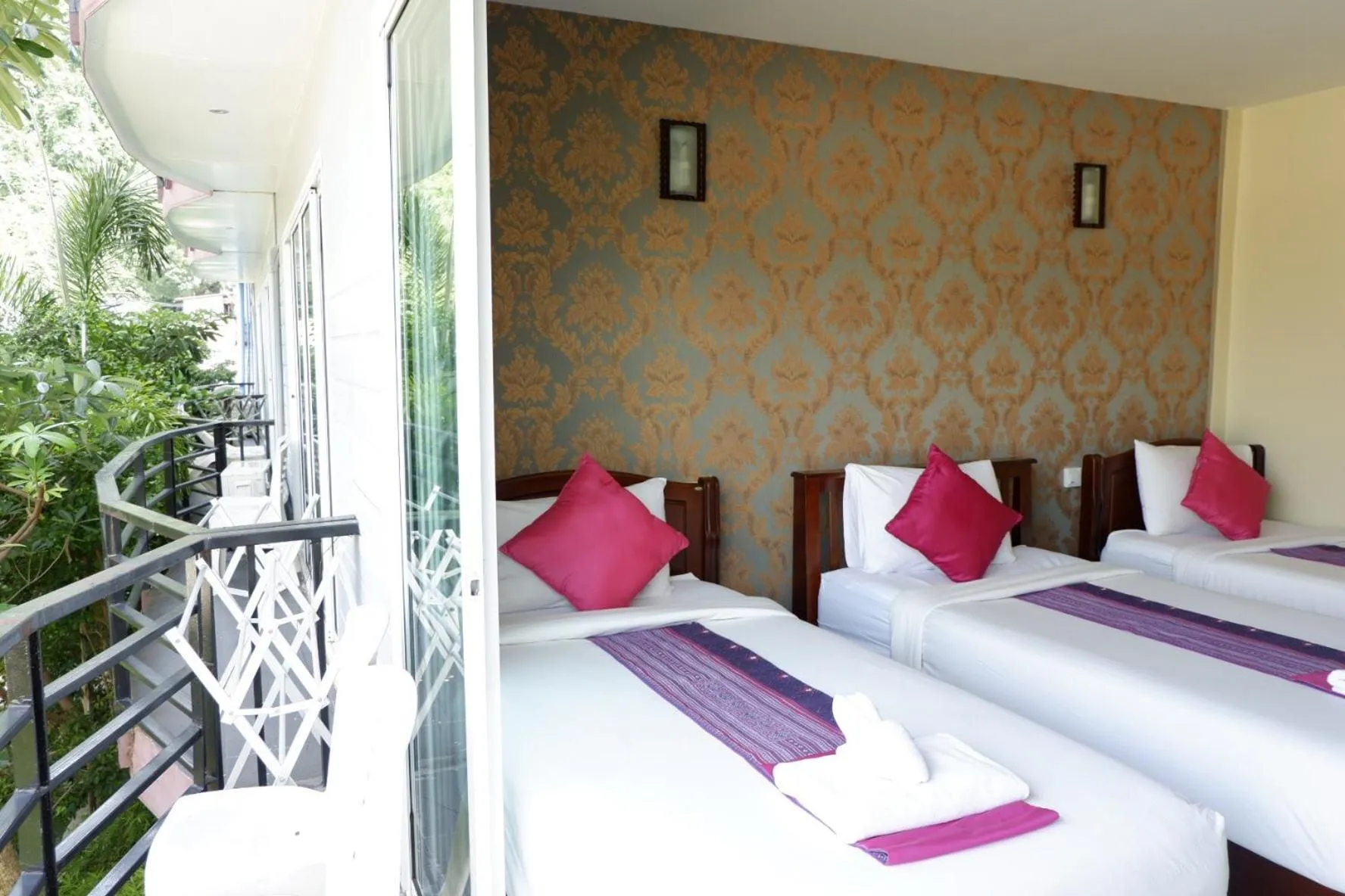 Bedroom, Bed in Phi Phi Maiyada Resort