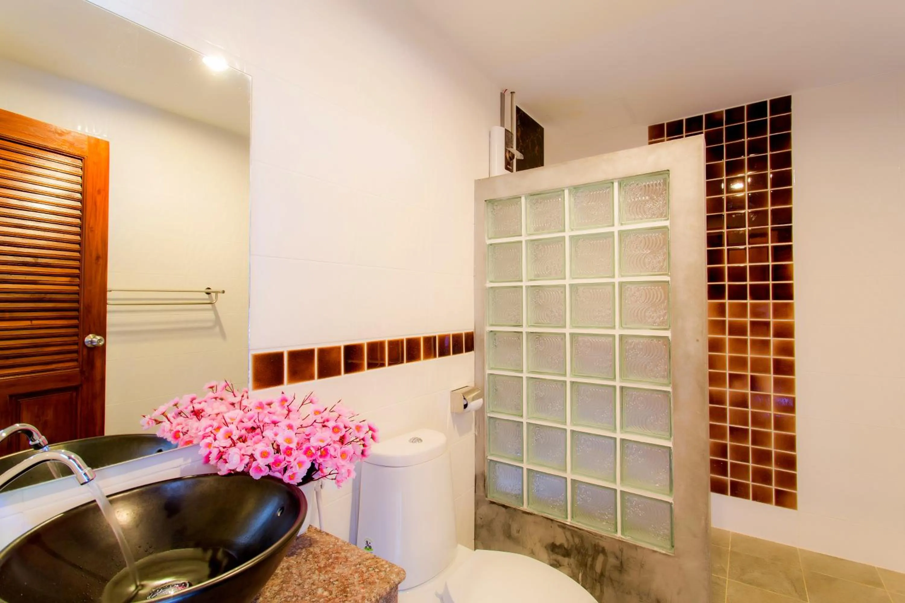 Shower in Phi Phi Maiyada Resort