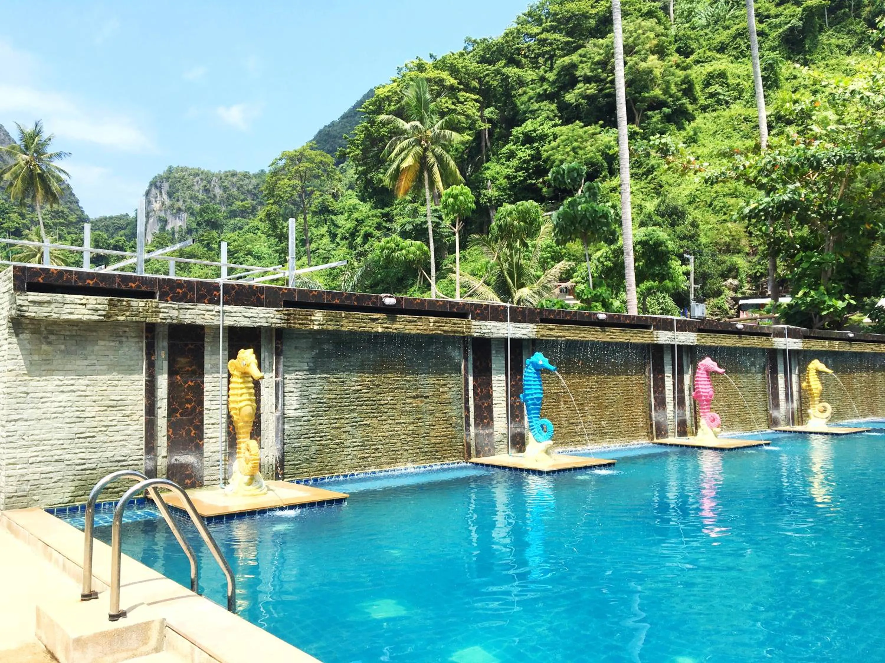 Swimming pool in Phi Phi Maiyada Resort