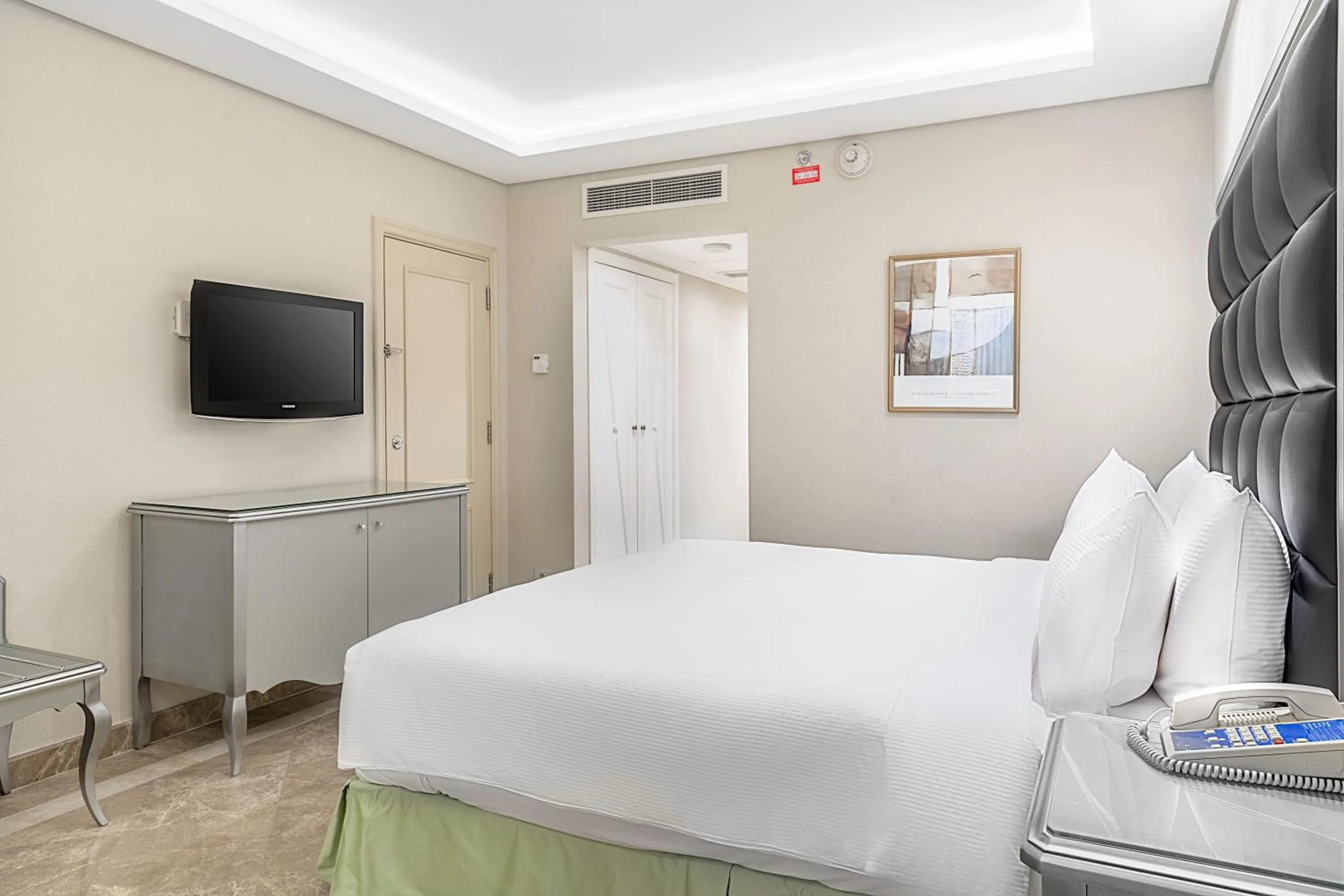 TV and multimedia, Bed in Hilton Alexandria Corniche Hotel