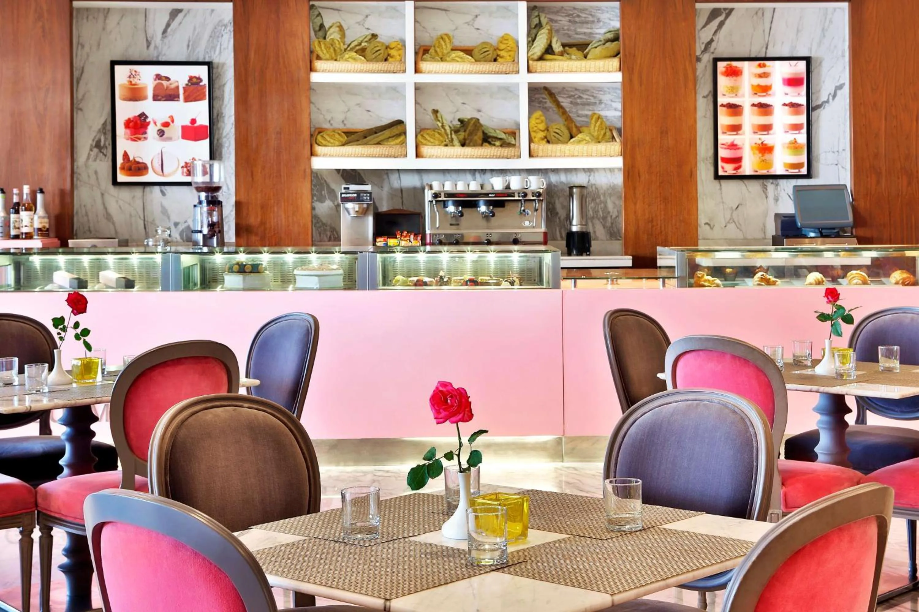 Restaurant/places to eat in Hilton Alexandria Corniche Hotel