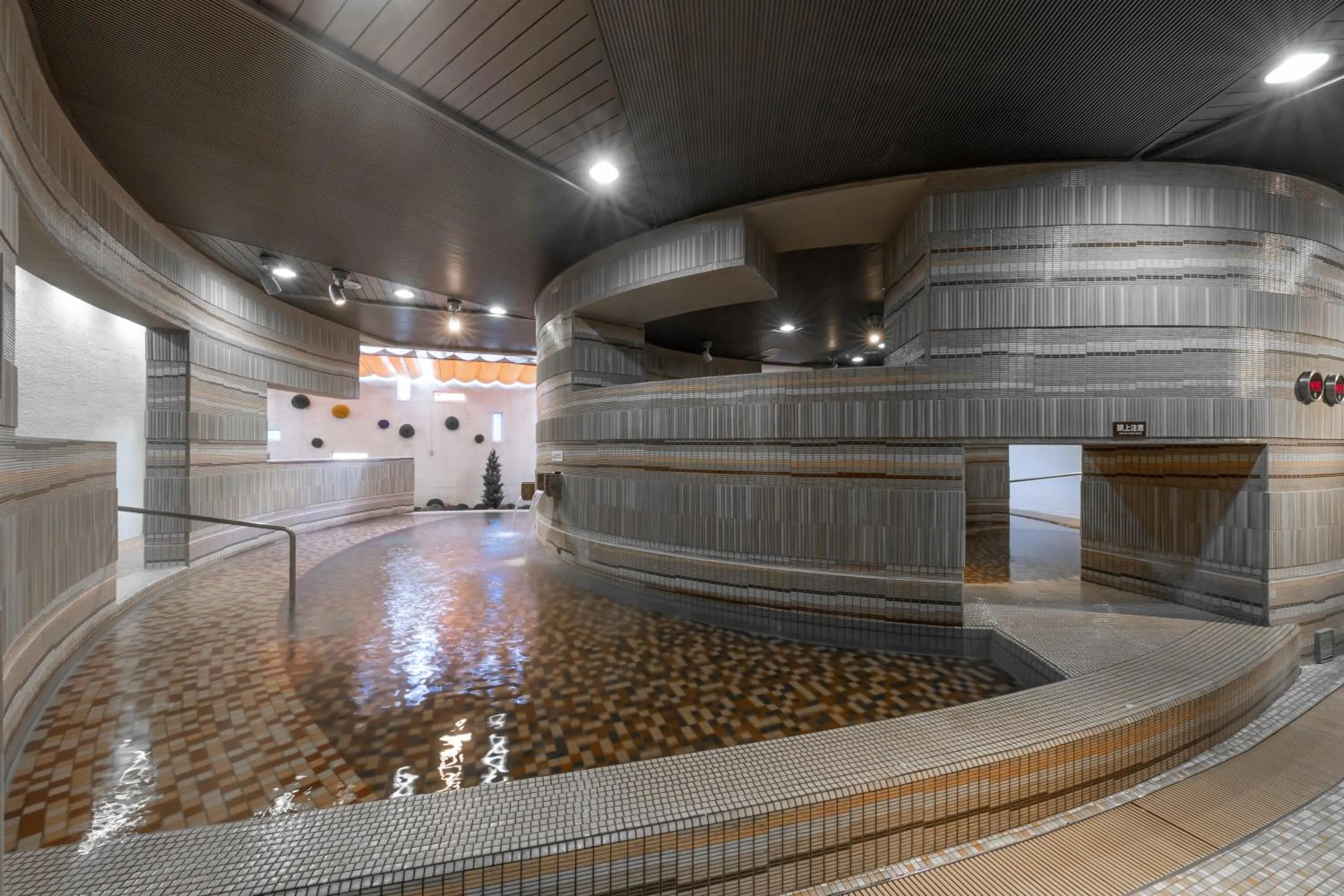 Hot Spring Bath in Spa Resort Hawaiians Monolith Tower