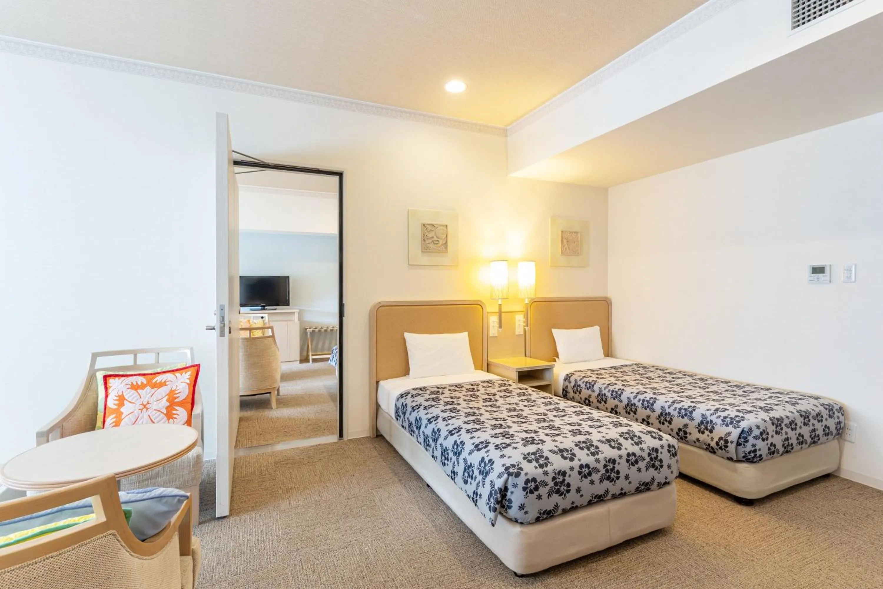 Photo of the whole room, Bed in Spa Resort Hawaiians Monolith Tower