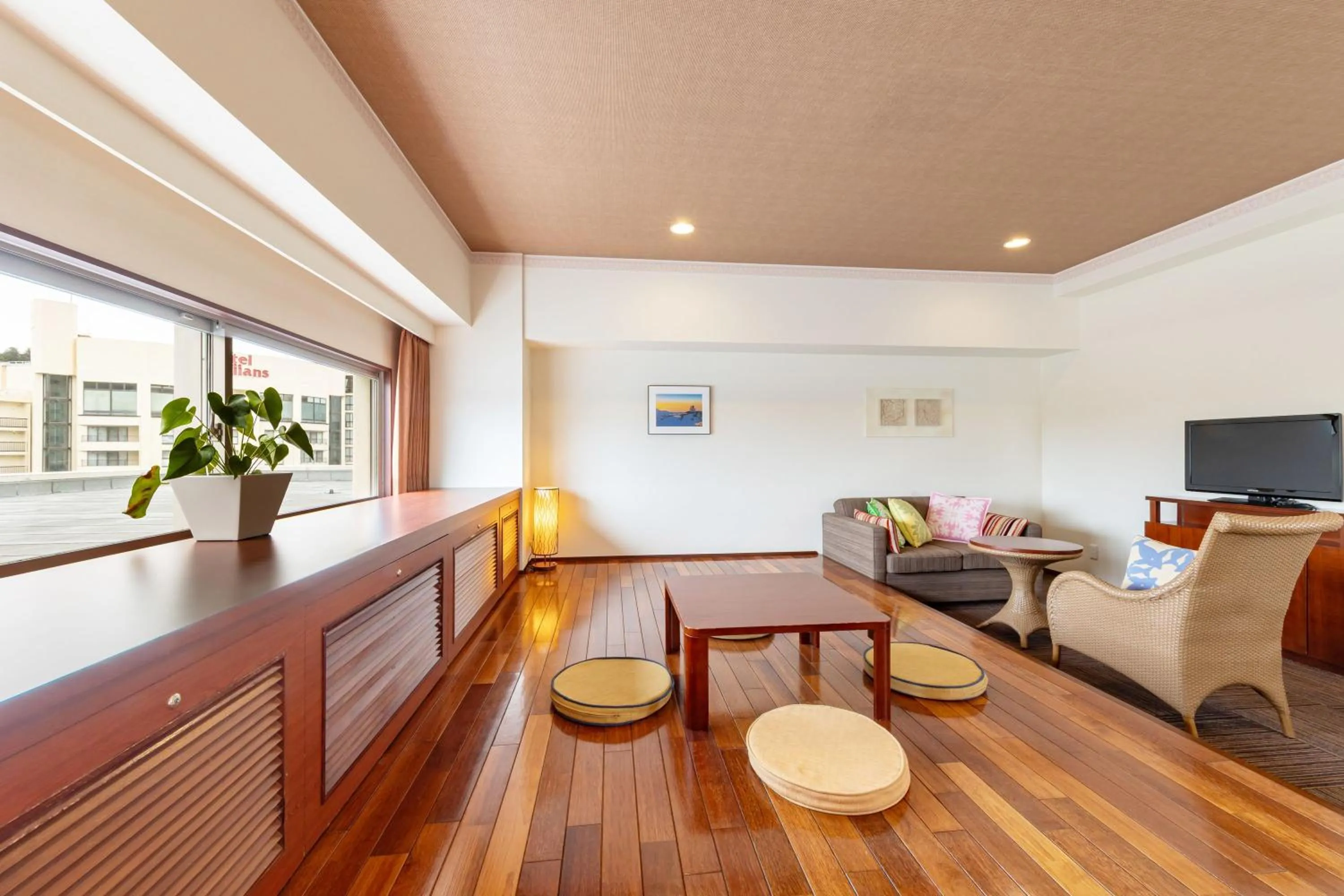 Photo of the whole room in Spa Resort Hawaiians Monolith Tower