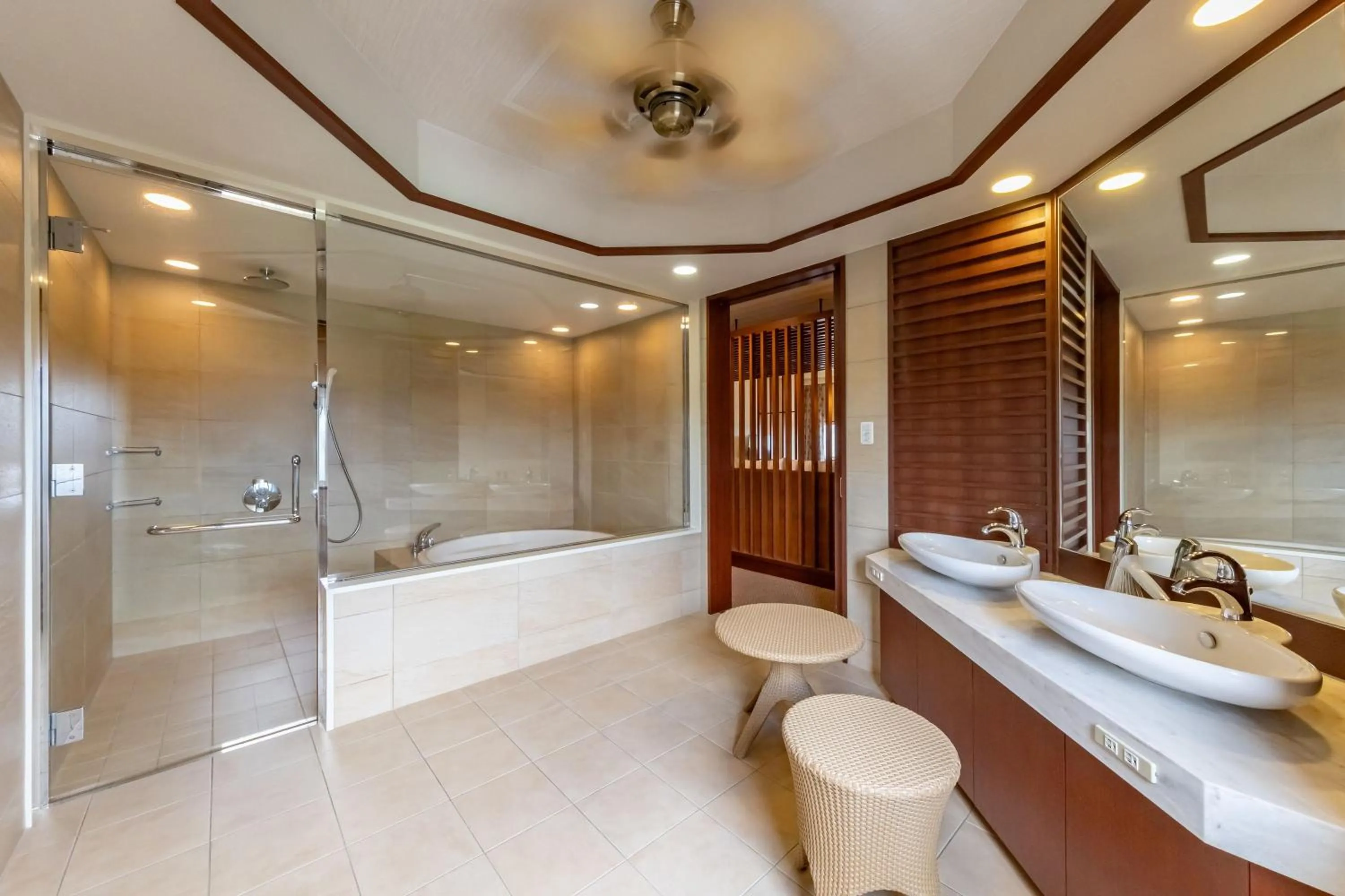 Bathroom in Spa Resort Hawaiians Monolith Tower