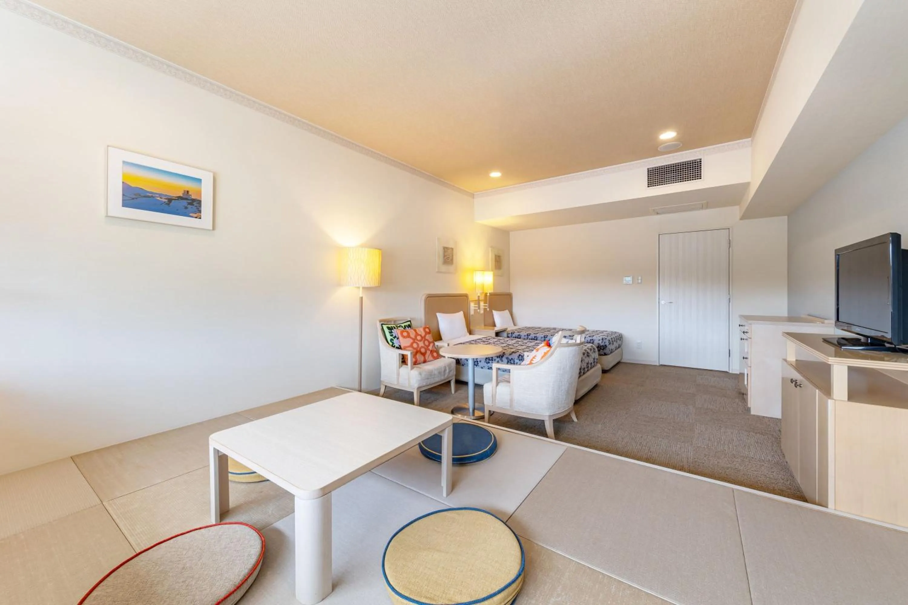 Photo of the whole room, Bed in Spa Resort Hawaiians Monolith Tower