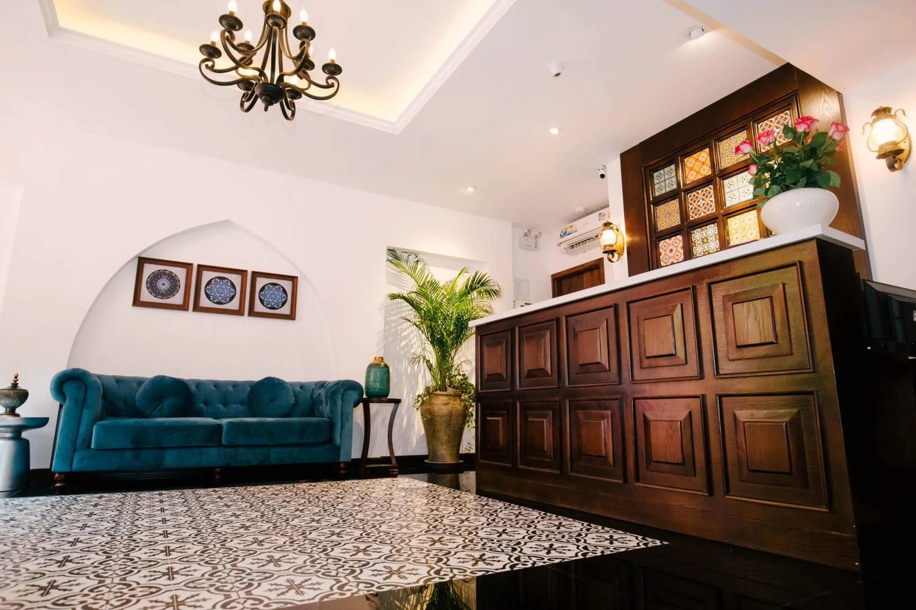 Communal lounge/ TV room in Rosa Hanoi Hotel