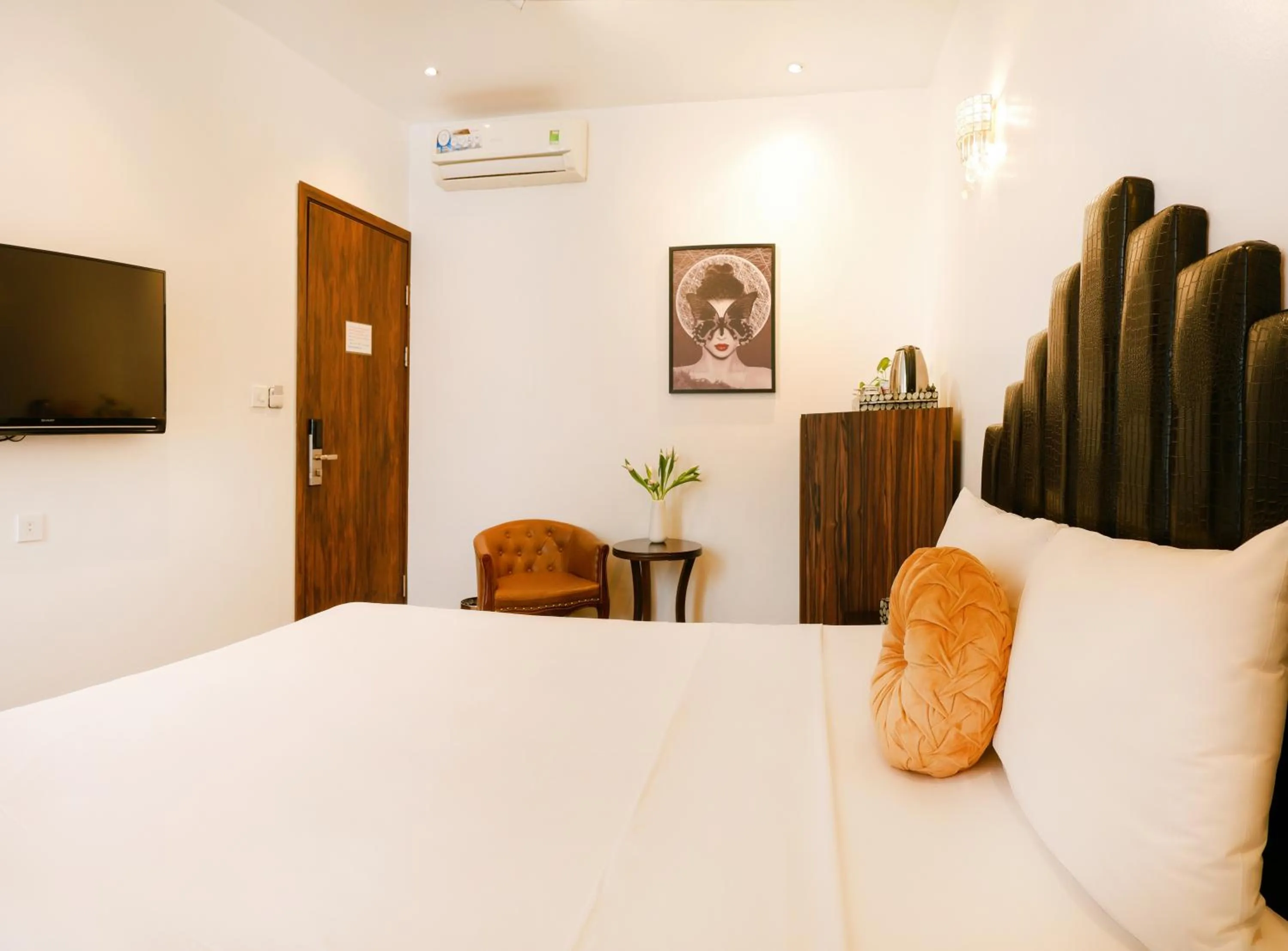 Bed in Rosa Hanoi Hotel