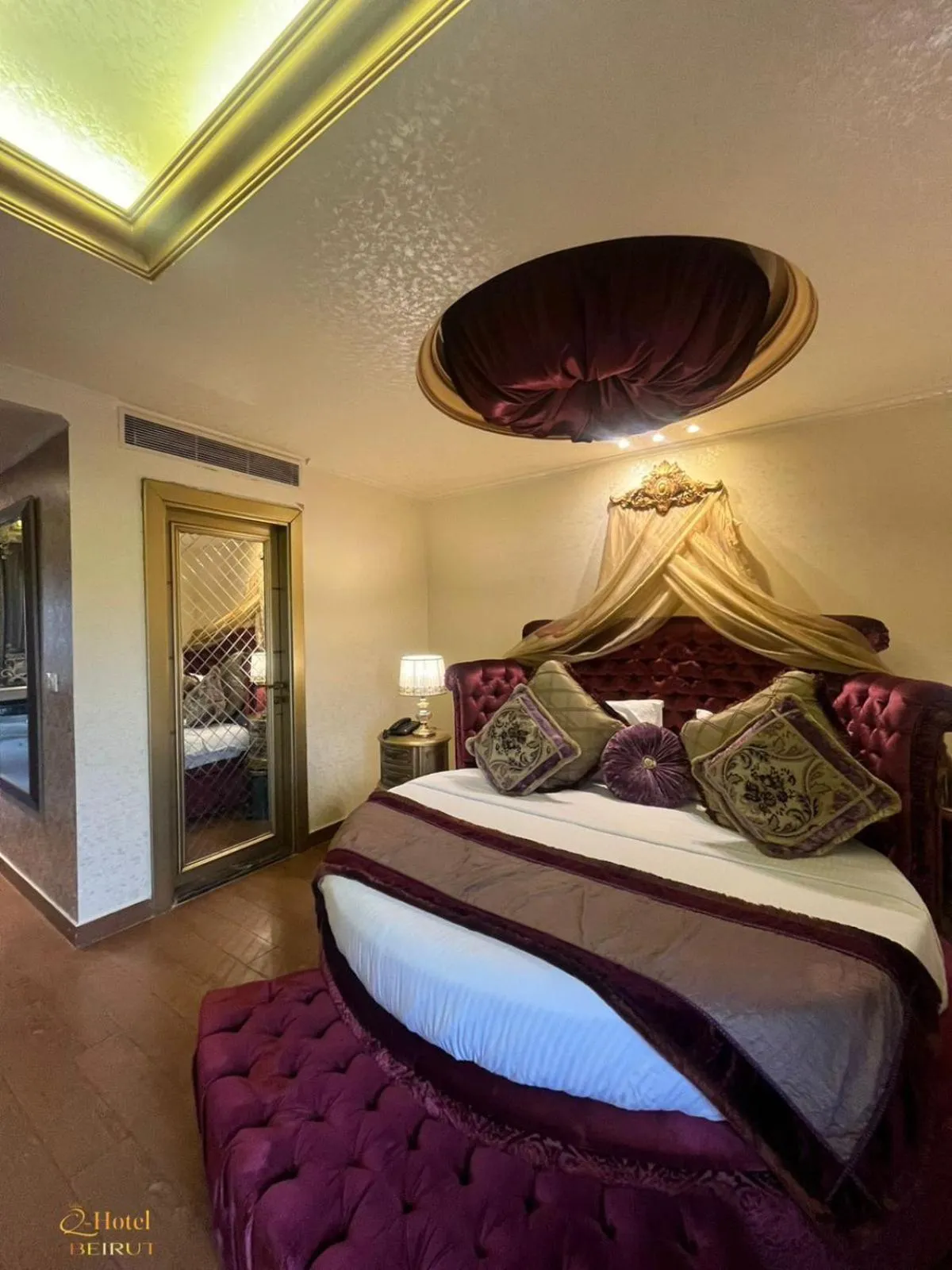 Photo of the whole room, Bed in Q Hotel