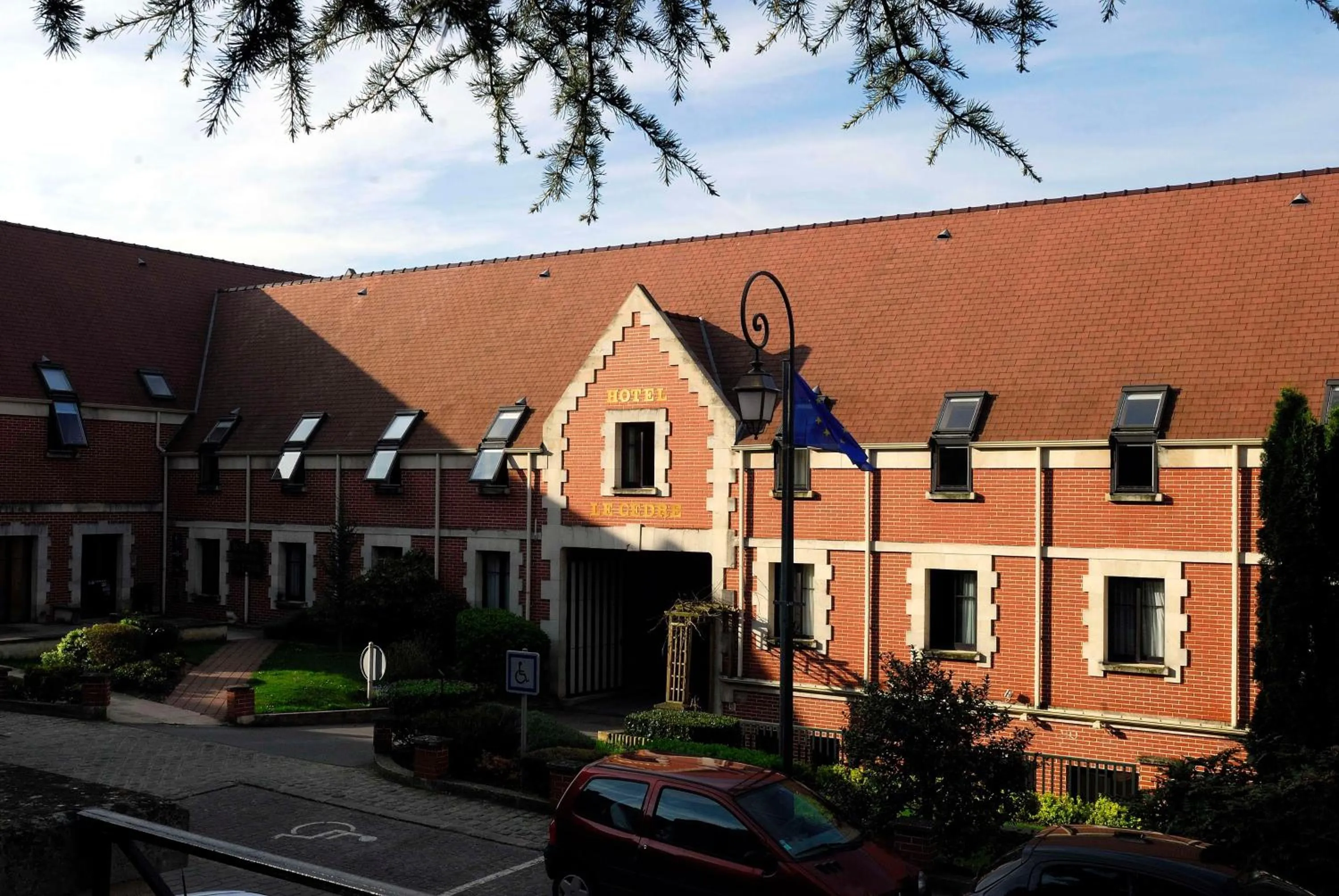 Facade/entrance in Cit'Hotel - Hotel Le Cèdre