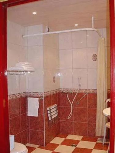 Bathroom in Cit'Hotel - Hotel Le Cèdre