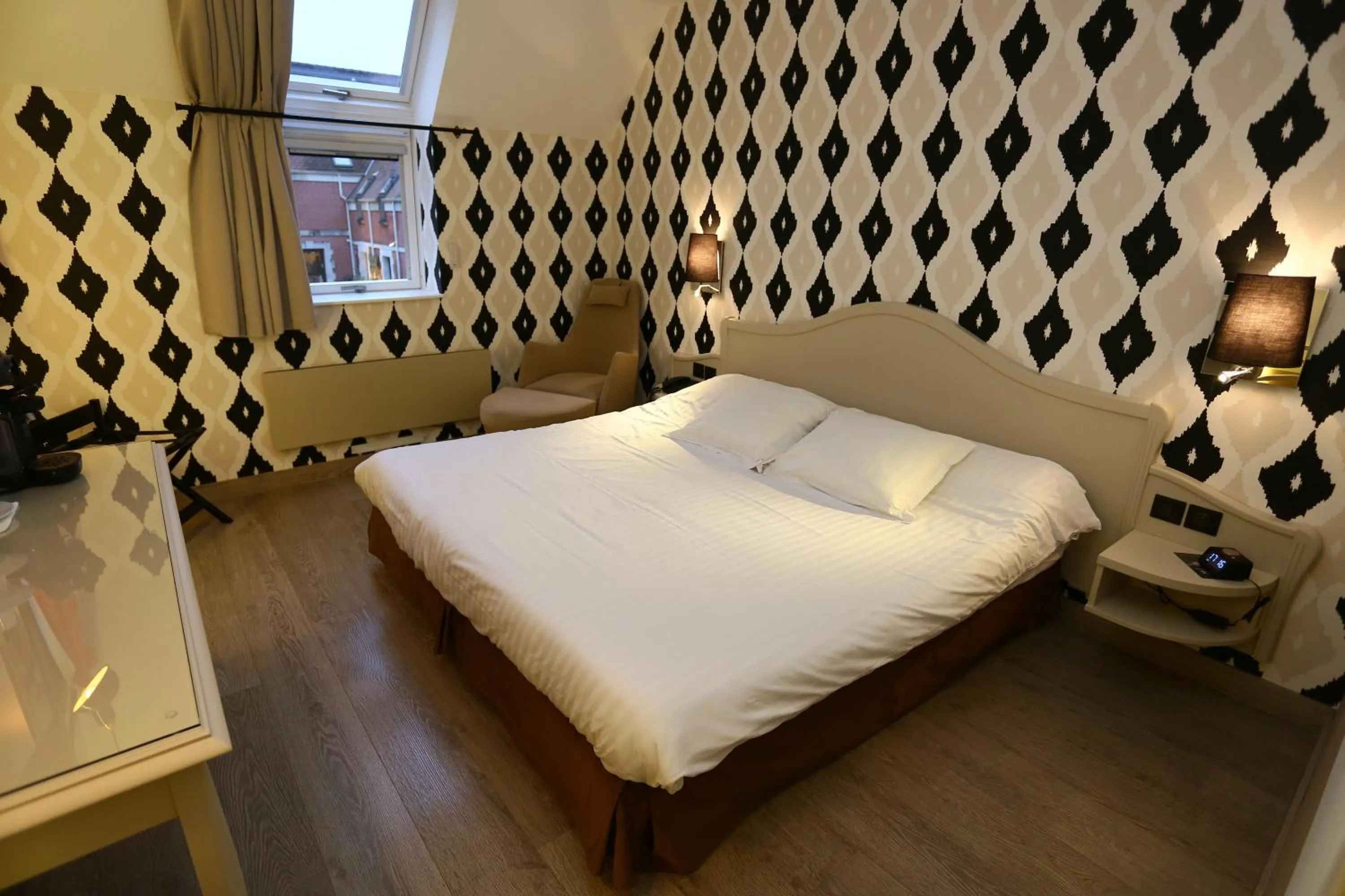 Bed in Cit'Hotel - Hotel Le Cèdre