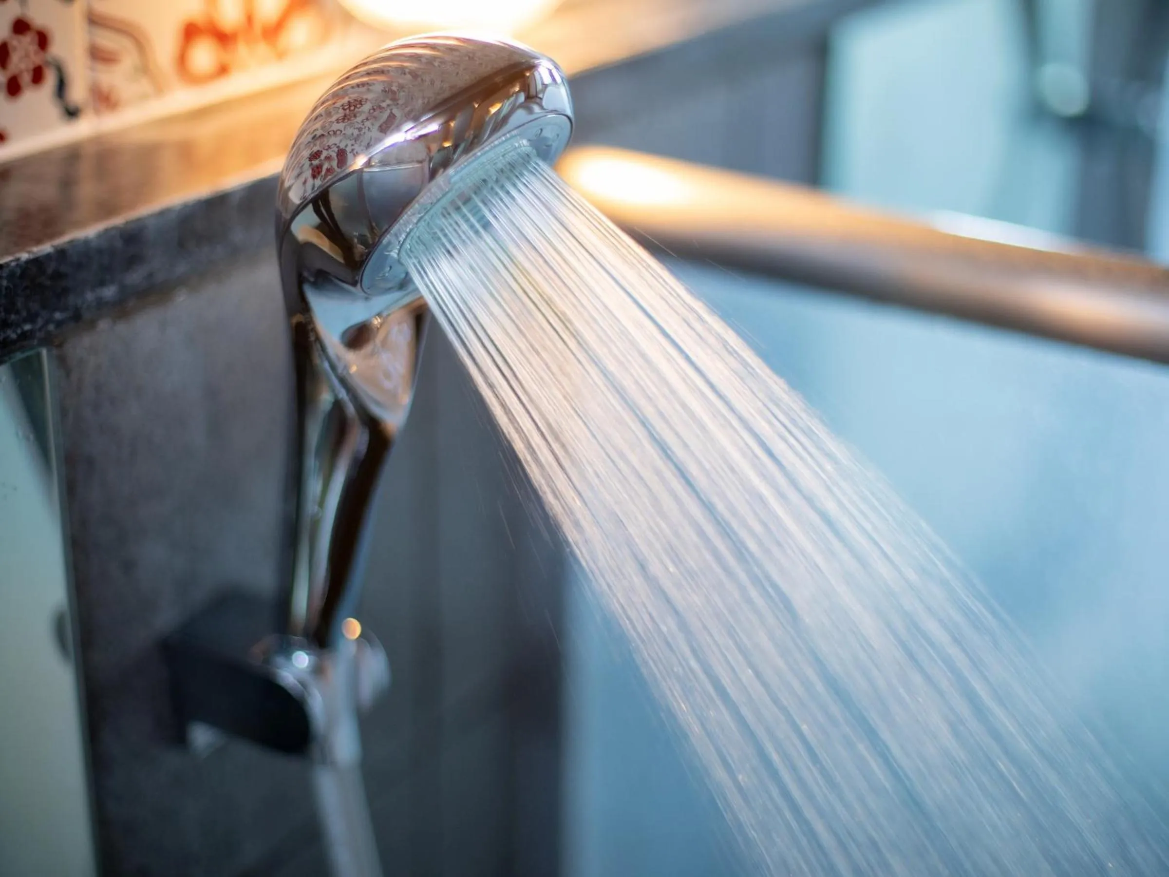 Shower in Kamisuwa Onsen Shinyu