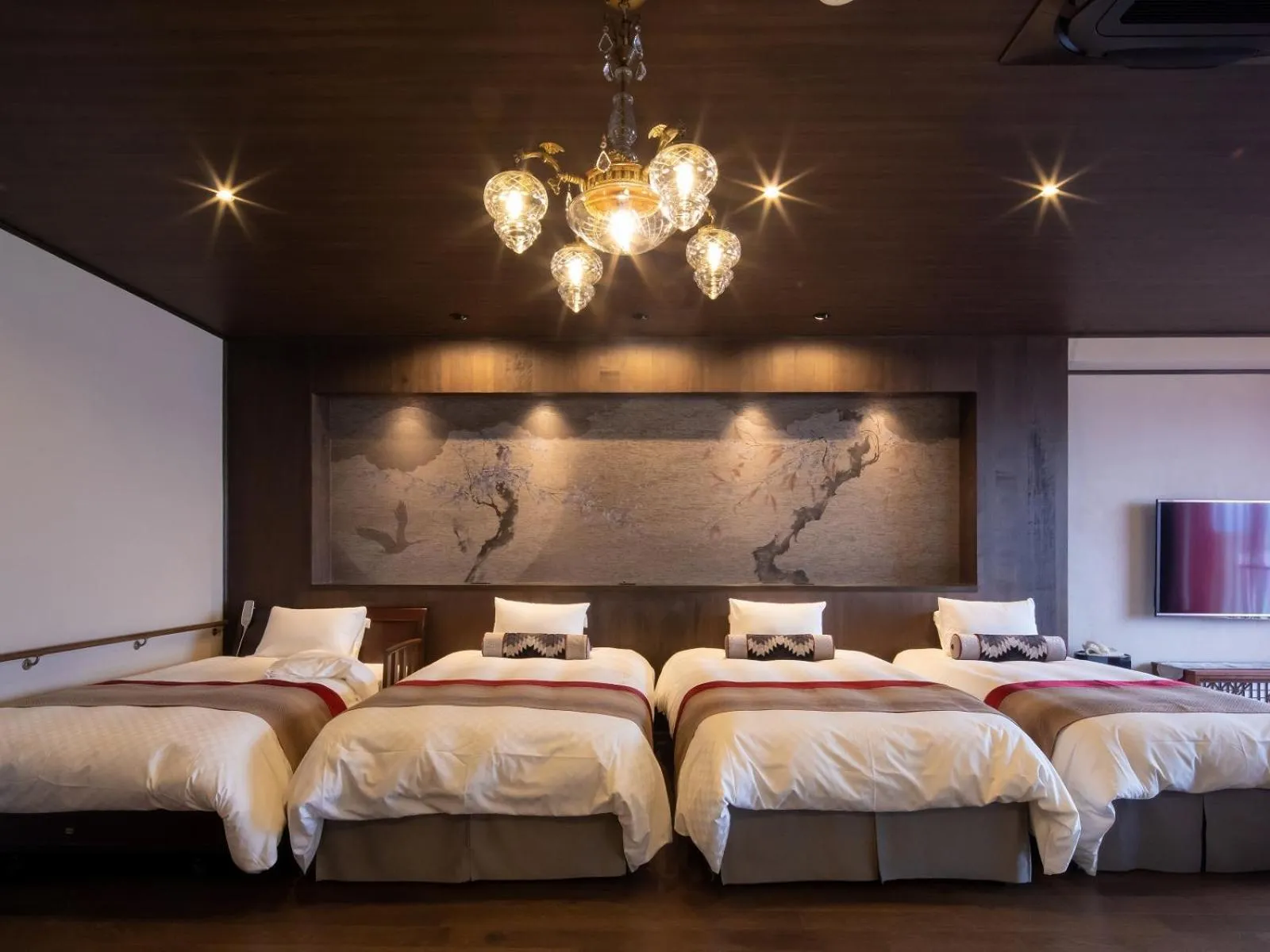 Photo of the whole room, Bed in Kamisuwa Onsen Shinyu