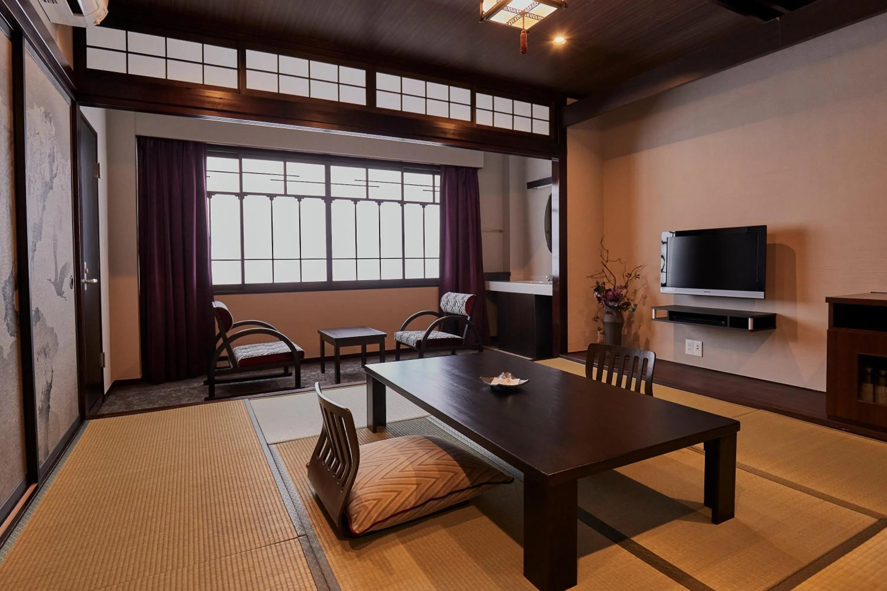 Photo of the whole room in Kamisuwa Onsen Shinyu