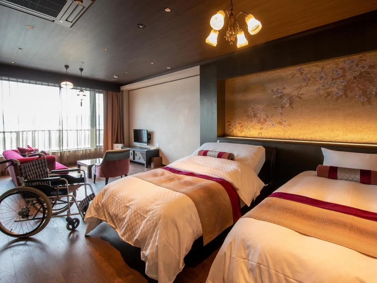 Living room, Bed in Kamisuwa Onsen Shinyu