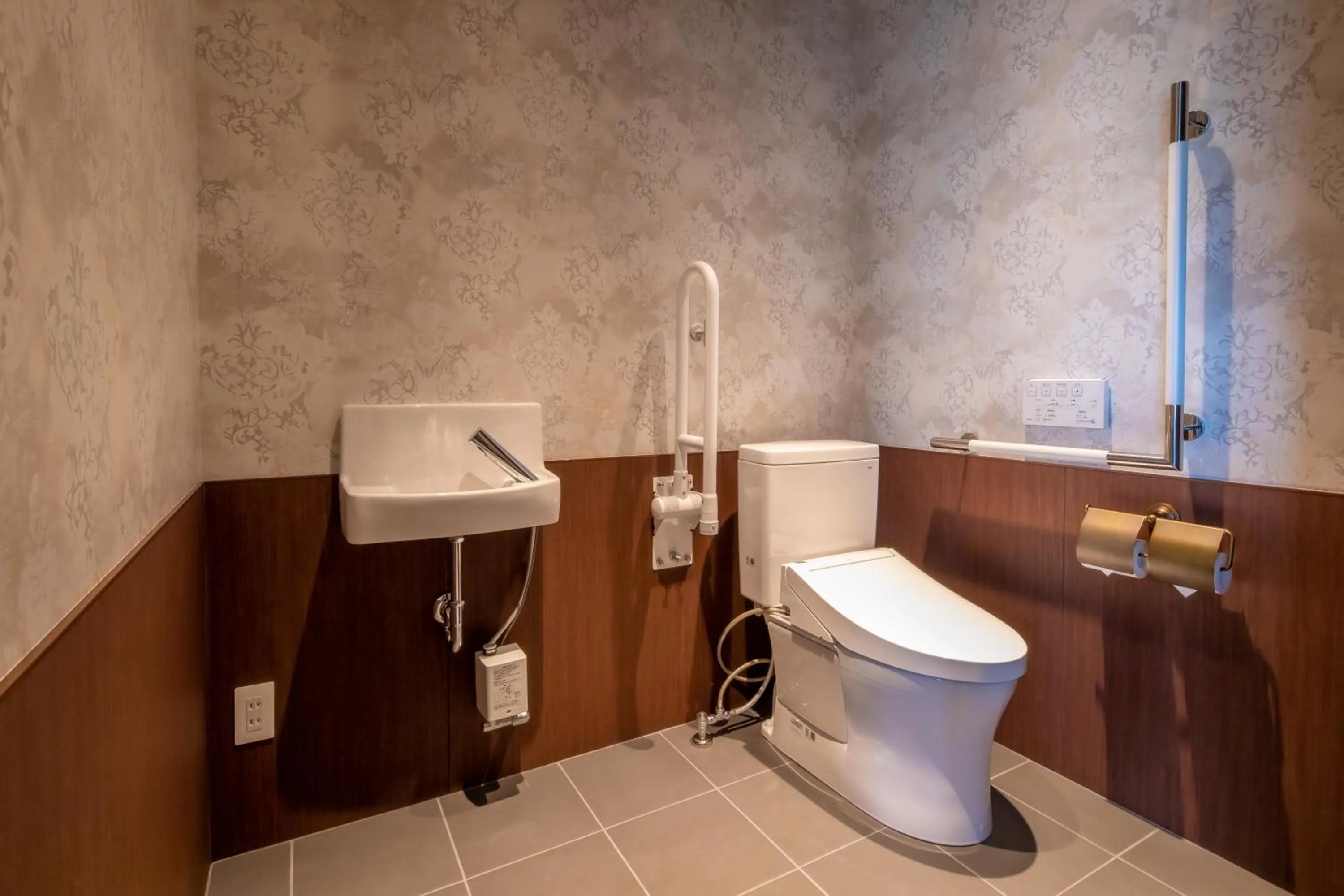 Toilet in Kamisuwa Onsen Shinyu