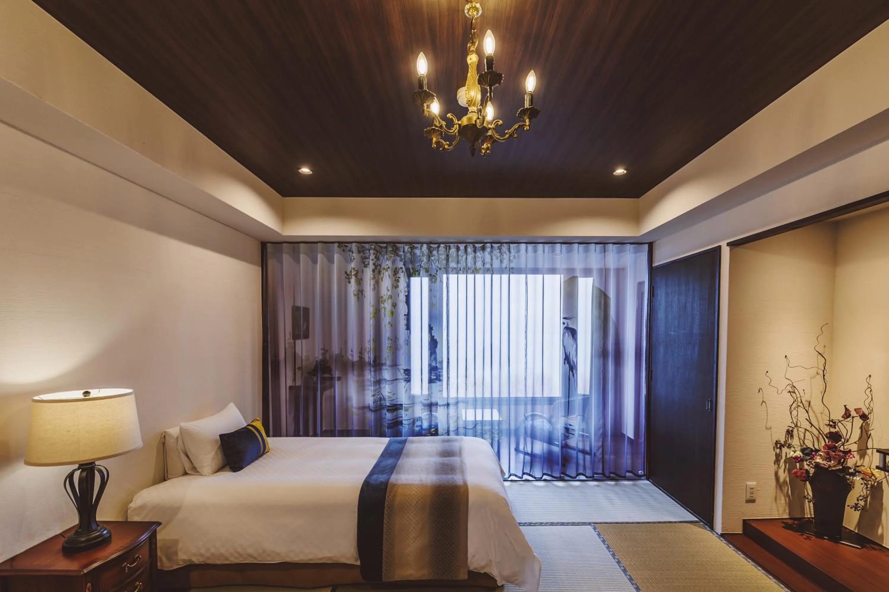 Bed in Kamisuwa Onsen Shinyu