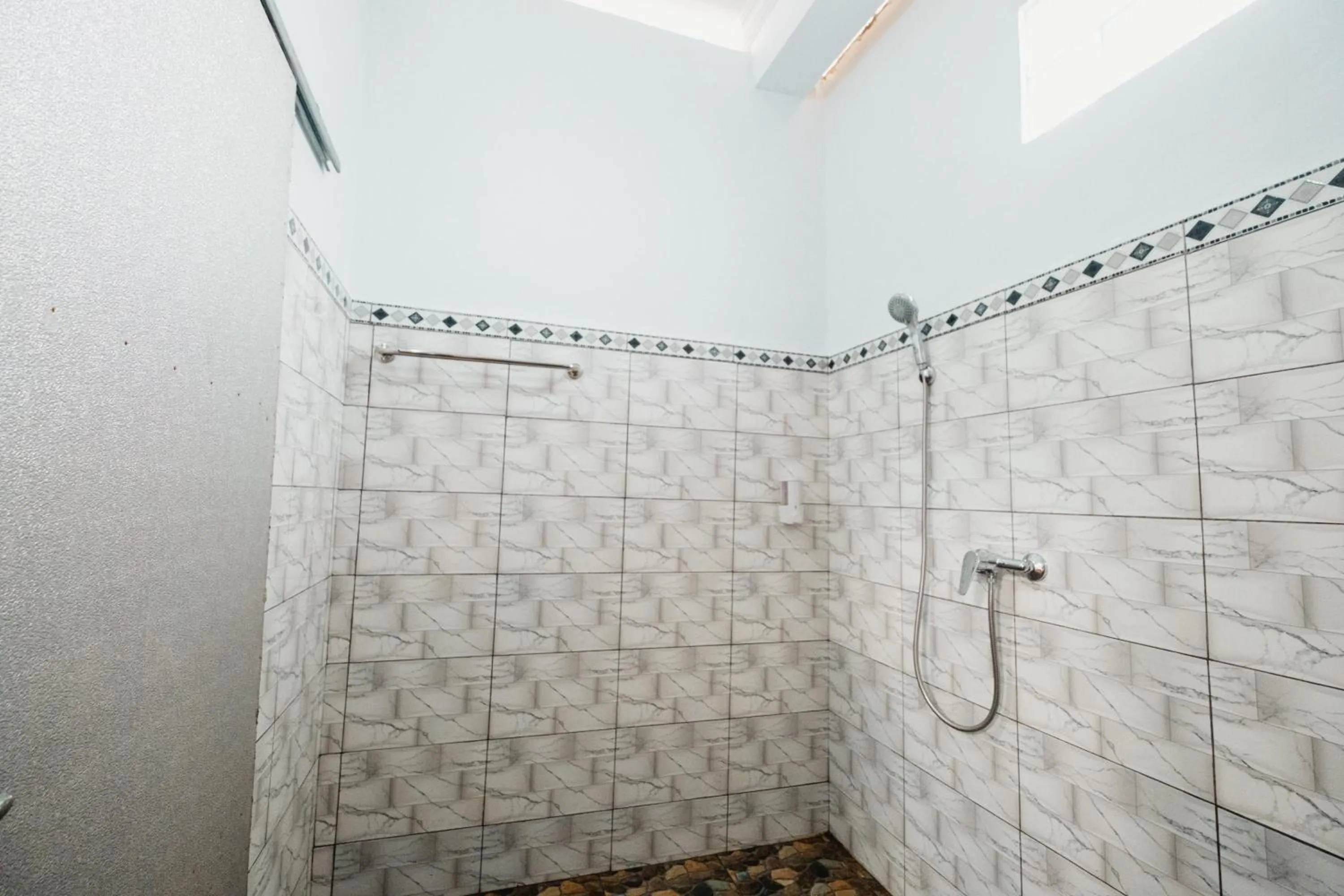 Bathroom in Rizky Guesthouse