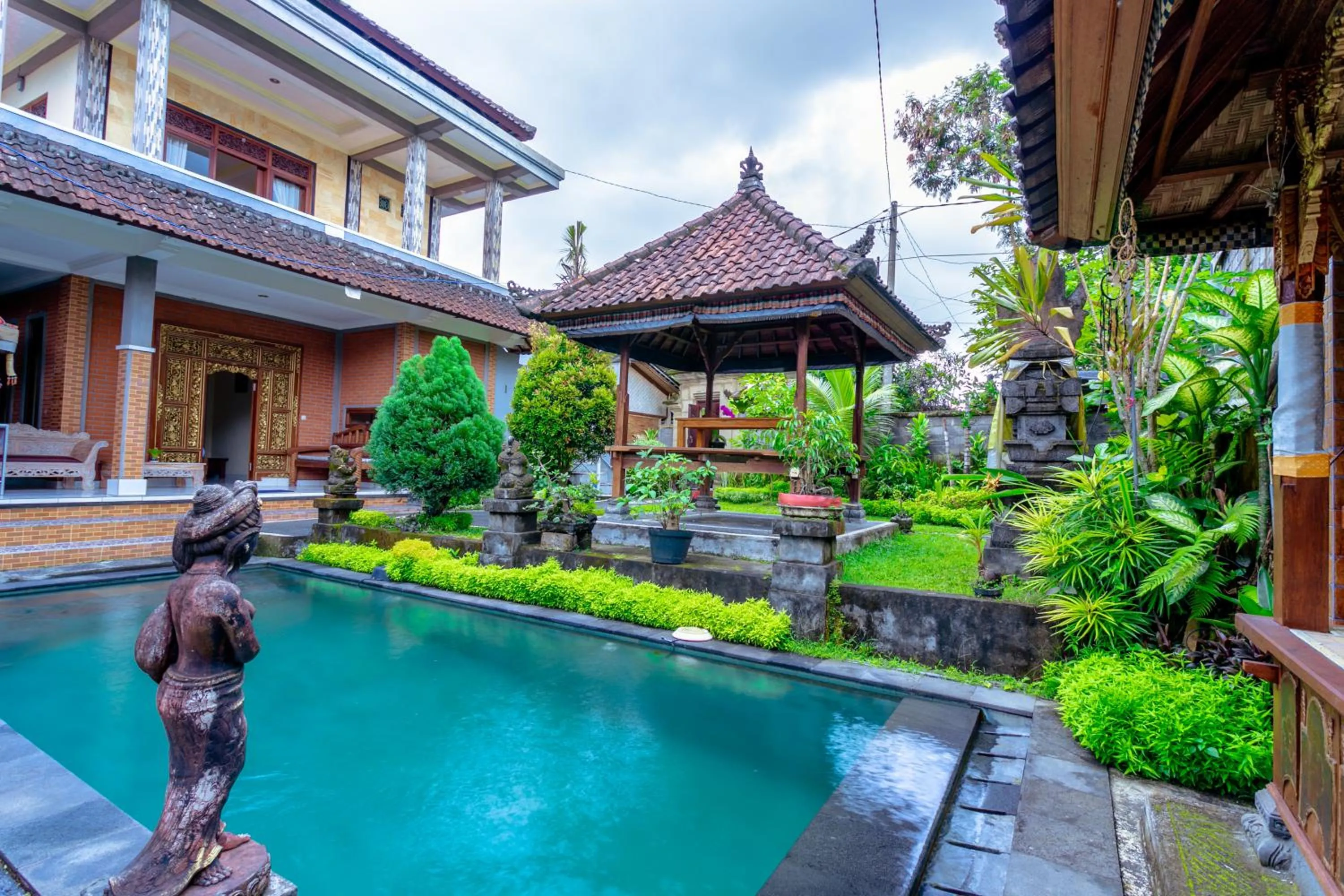 Swimming pool in Rizky Guesthouse