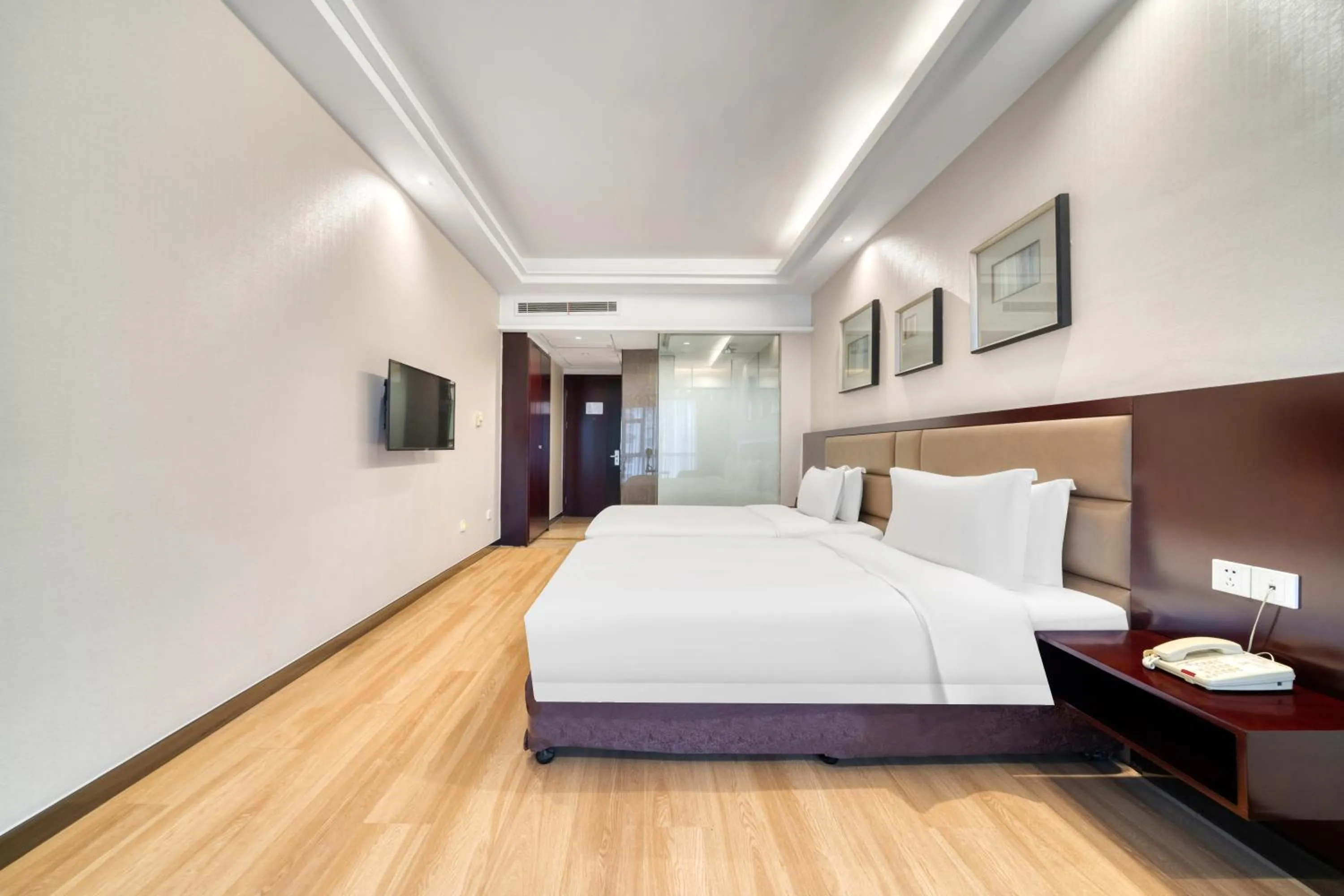 Bedroom, Bed in 义乌国际大厦酒店