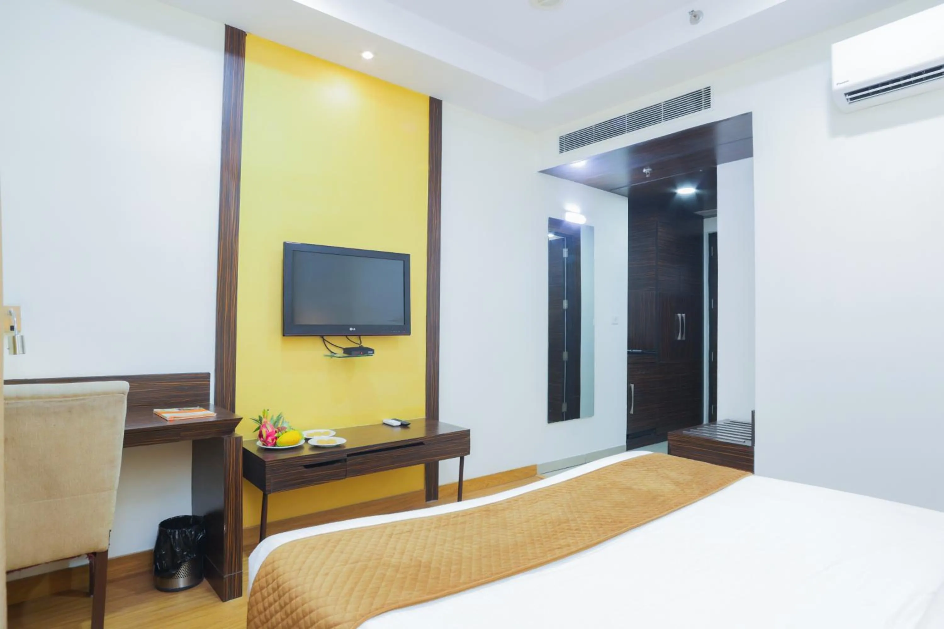 Bedroom, Bed in Hyphen Premier-Business Hotel