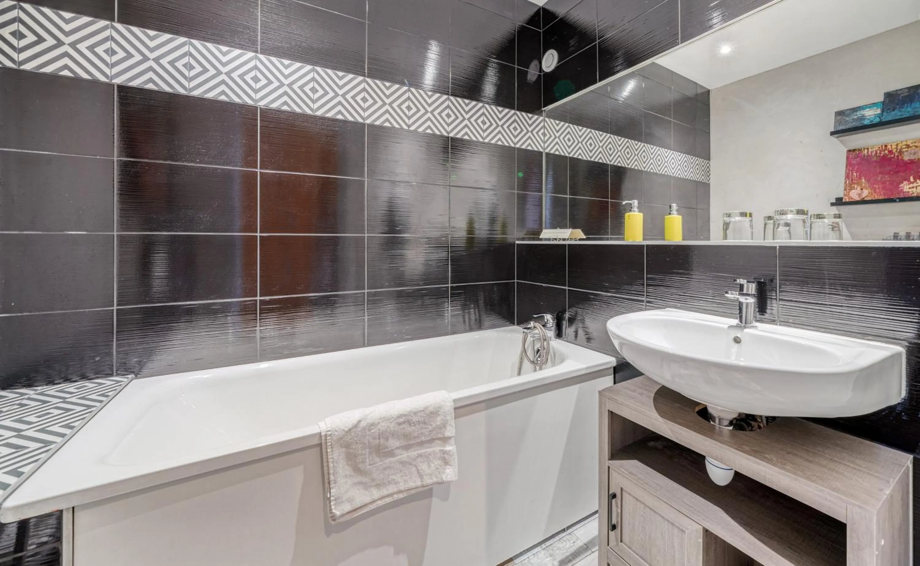 Bathroom in Logis Hotel Maison Carrée Restaurant O Carré dArt