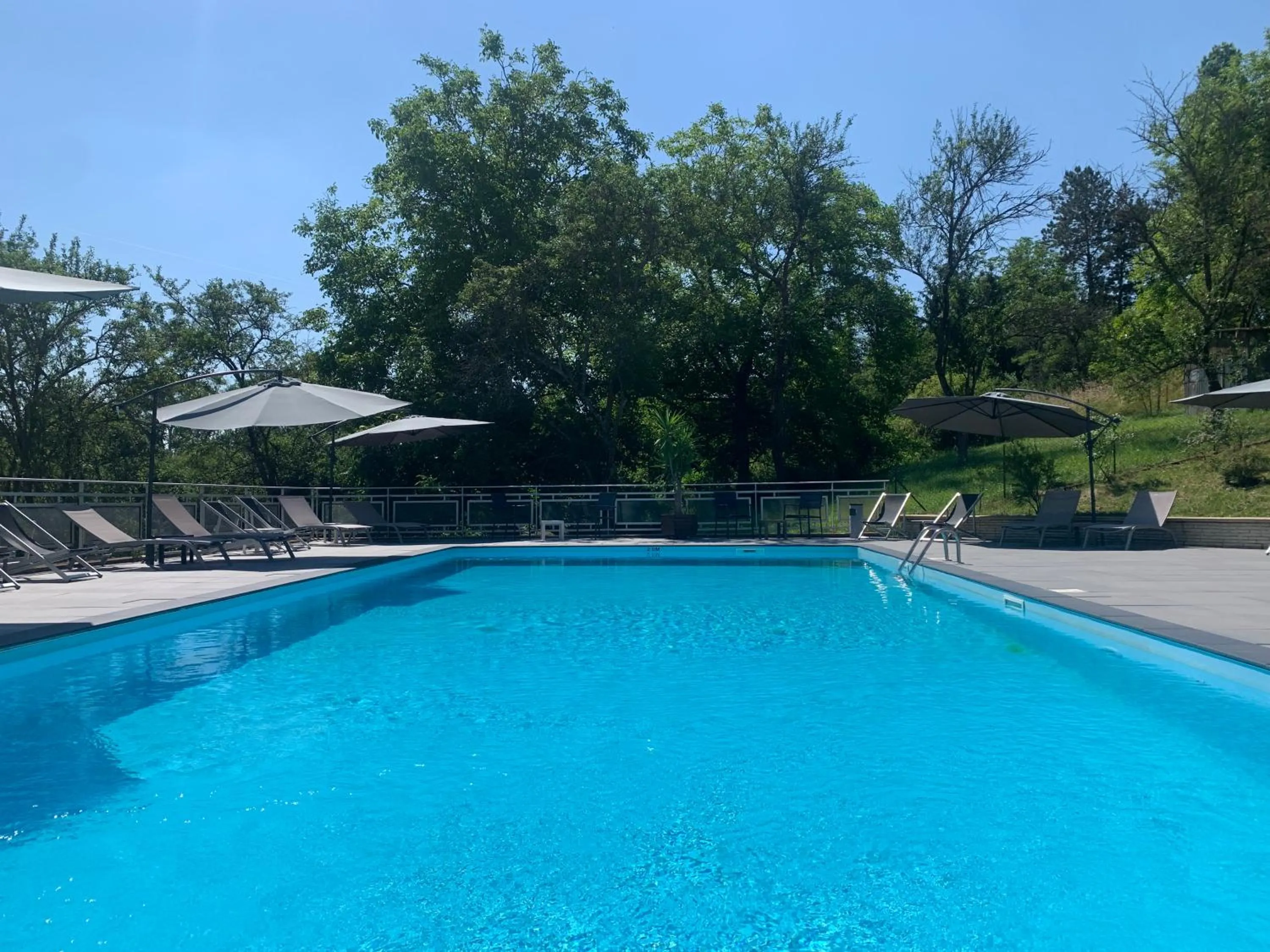 Swimming pool in Logis Hotel Maison Carrée Restaurant O Carré dArt