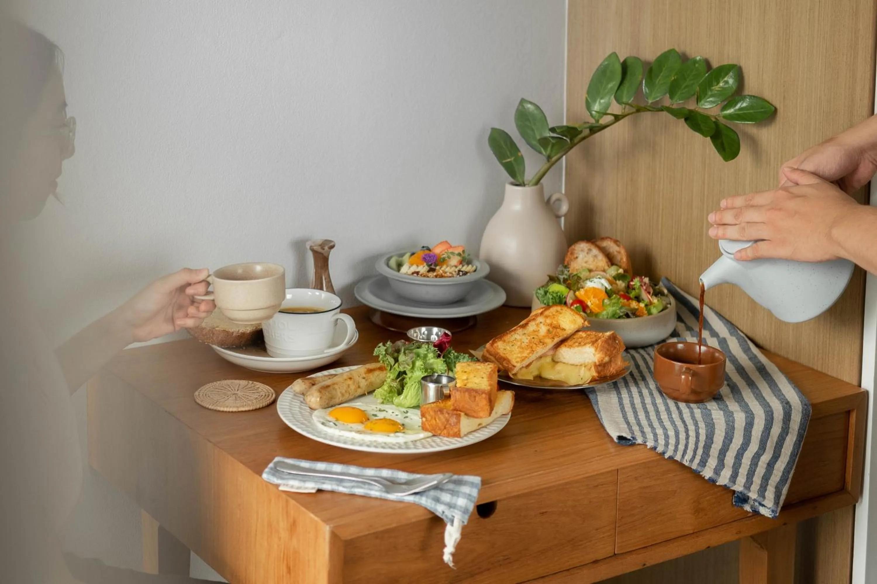 Breakfast in The Earth Hotel