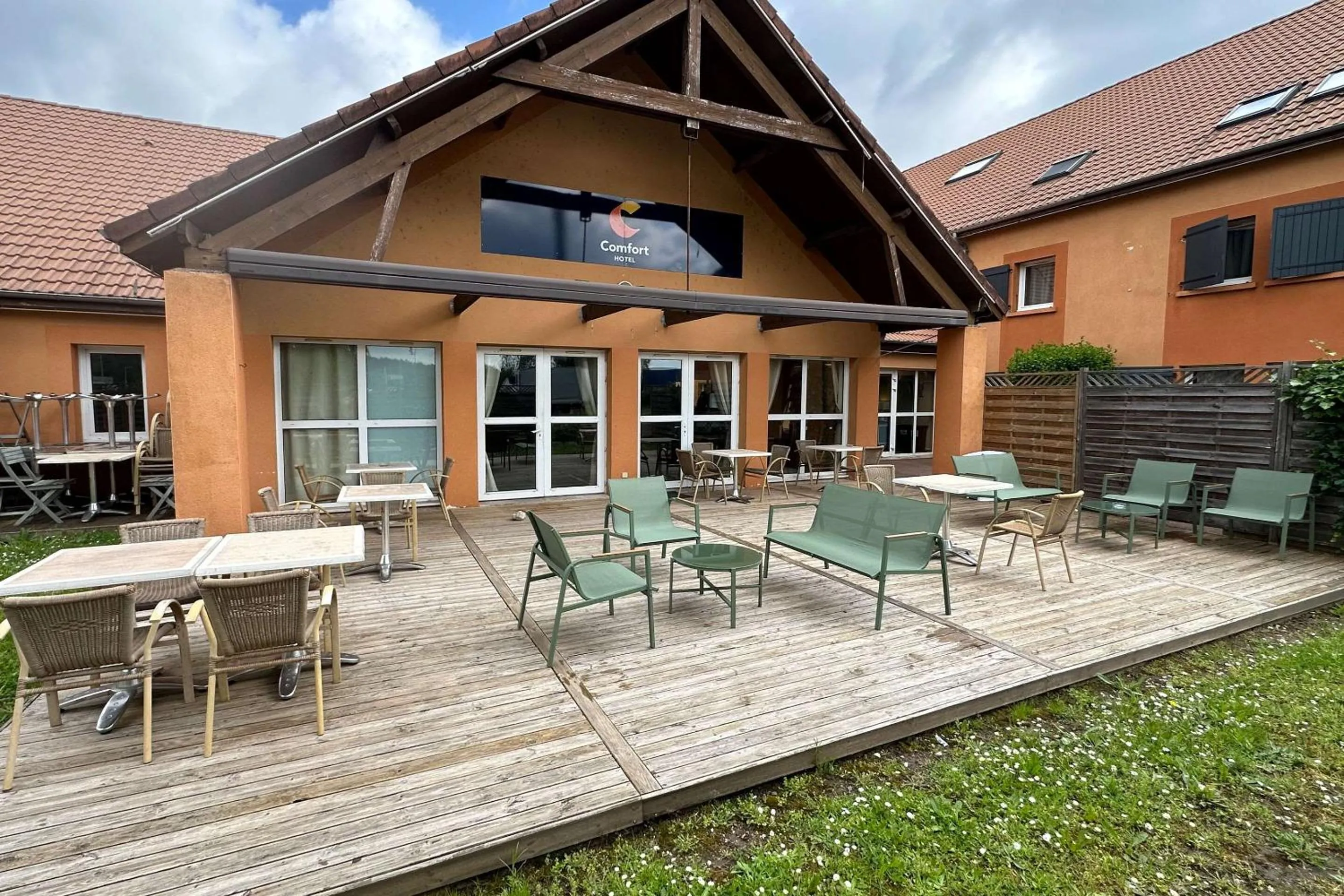 Property building in Comfort Hotel Orleans Saran