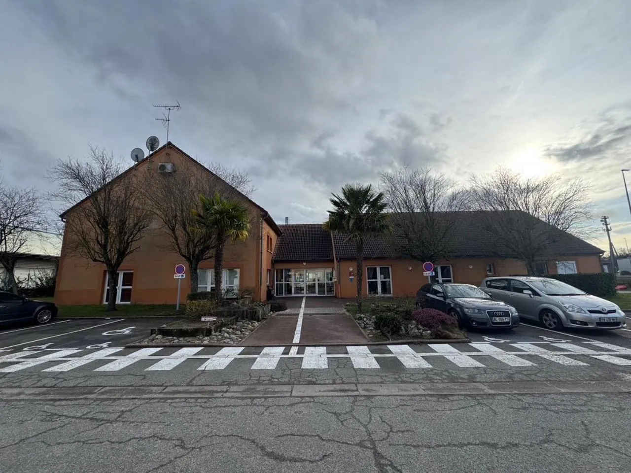 Property building in Comfort Hotel Orleans Saran