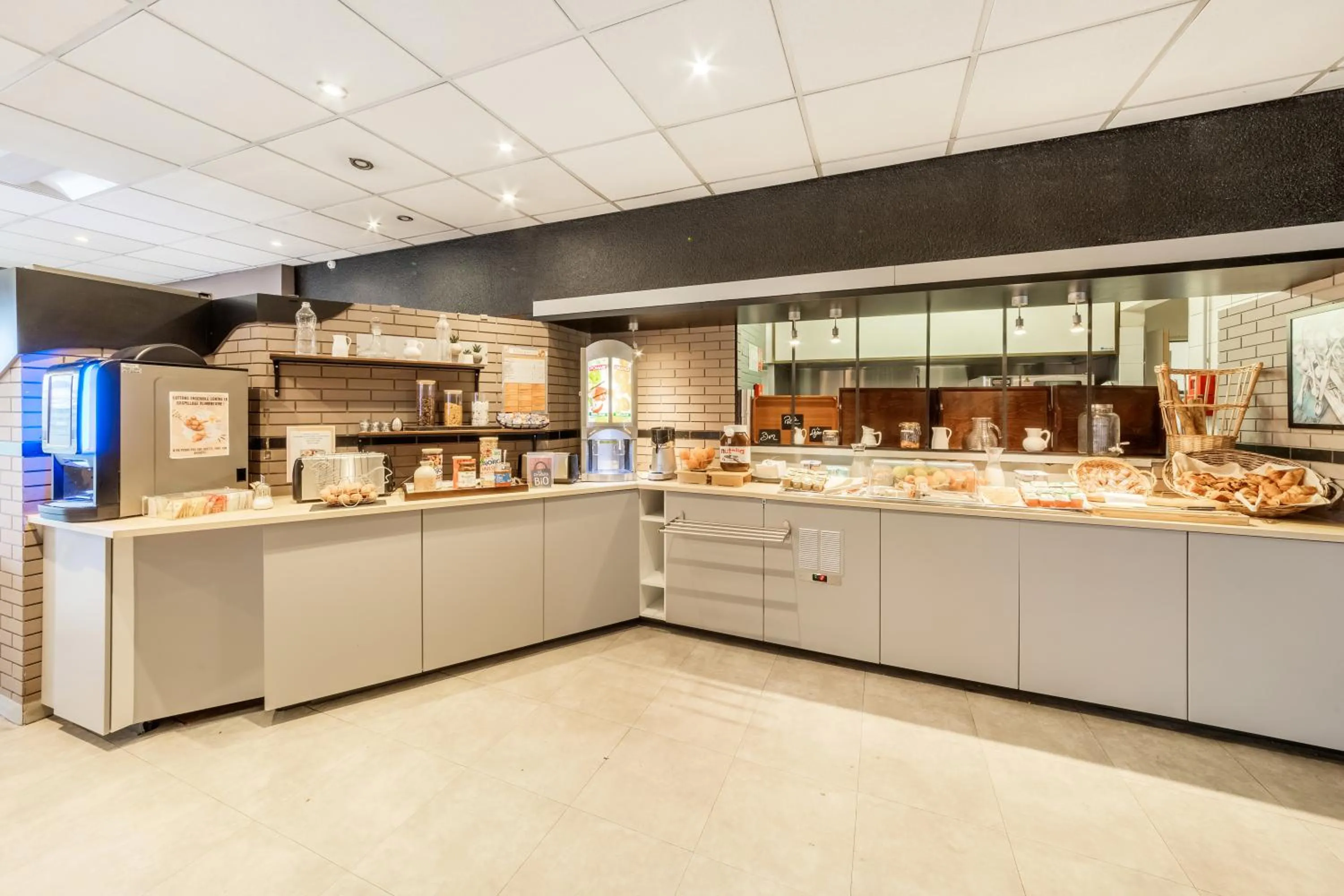 Buffet breakfast in Comfort Hotel Orleans Saran