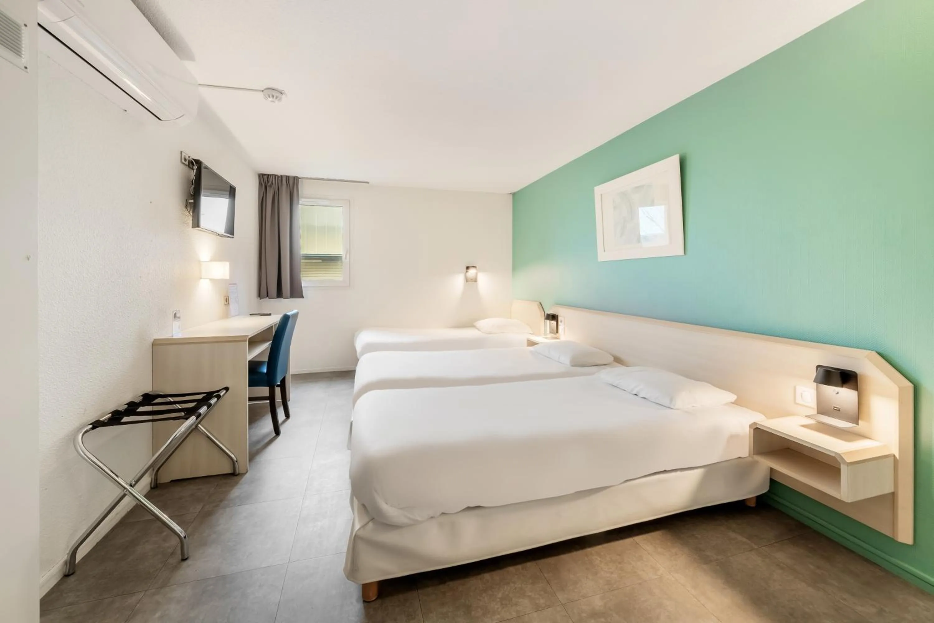 Bed in Comfort Hotel Orleans Saran