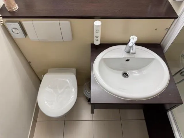 Bathroom in Comfort Hotel Orleans Saran