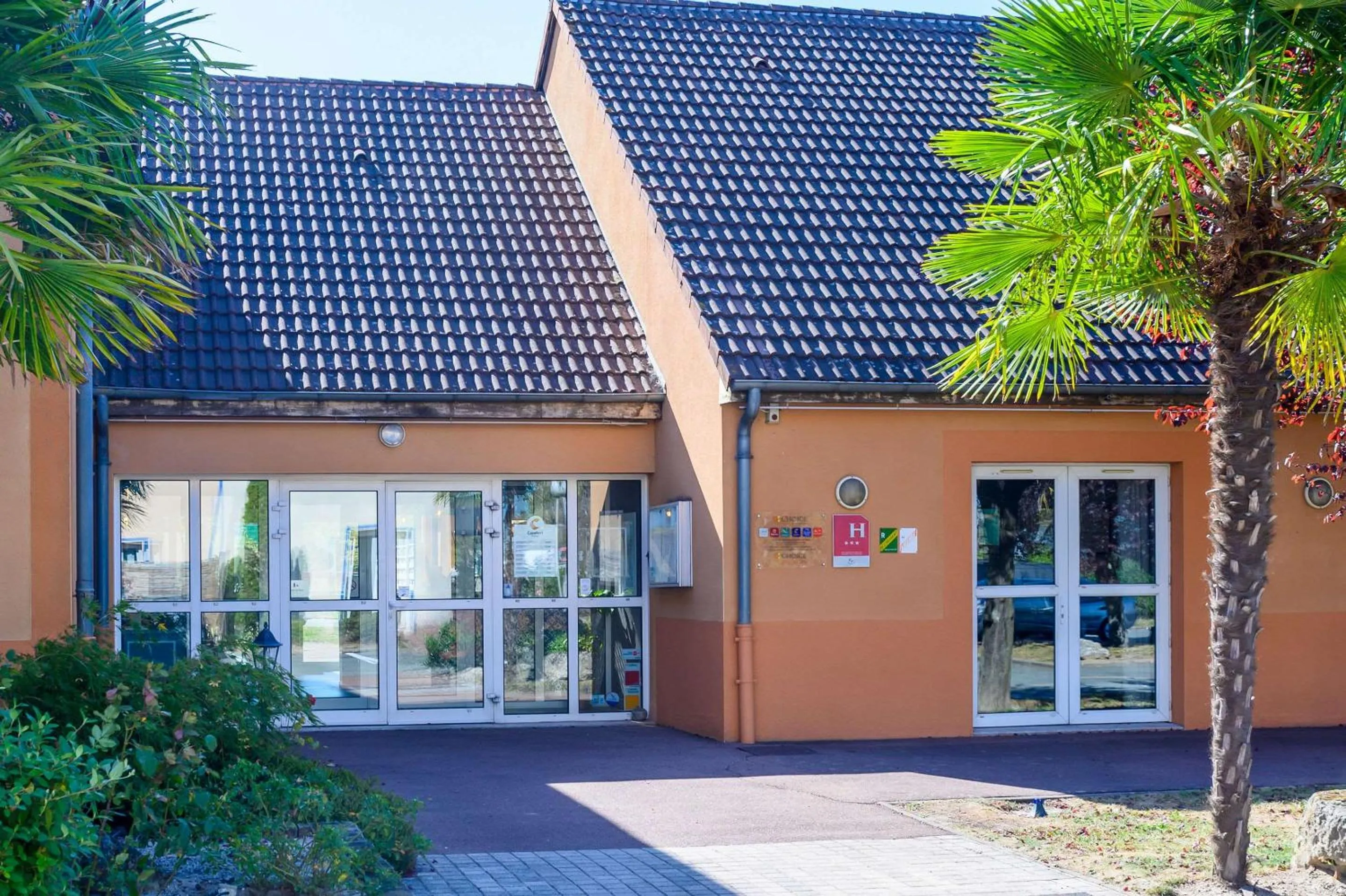 Property building in Comfort Hotel Orleans Saran